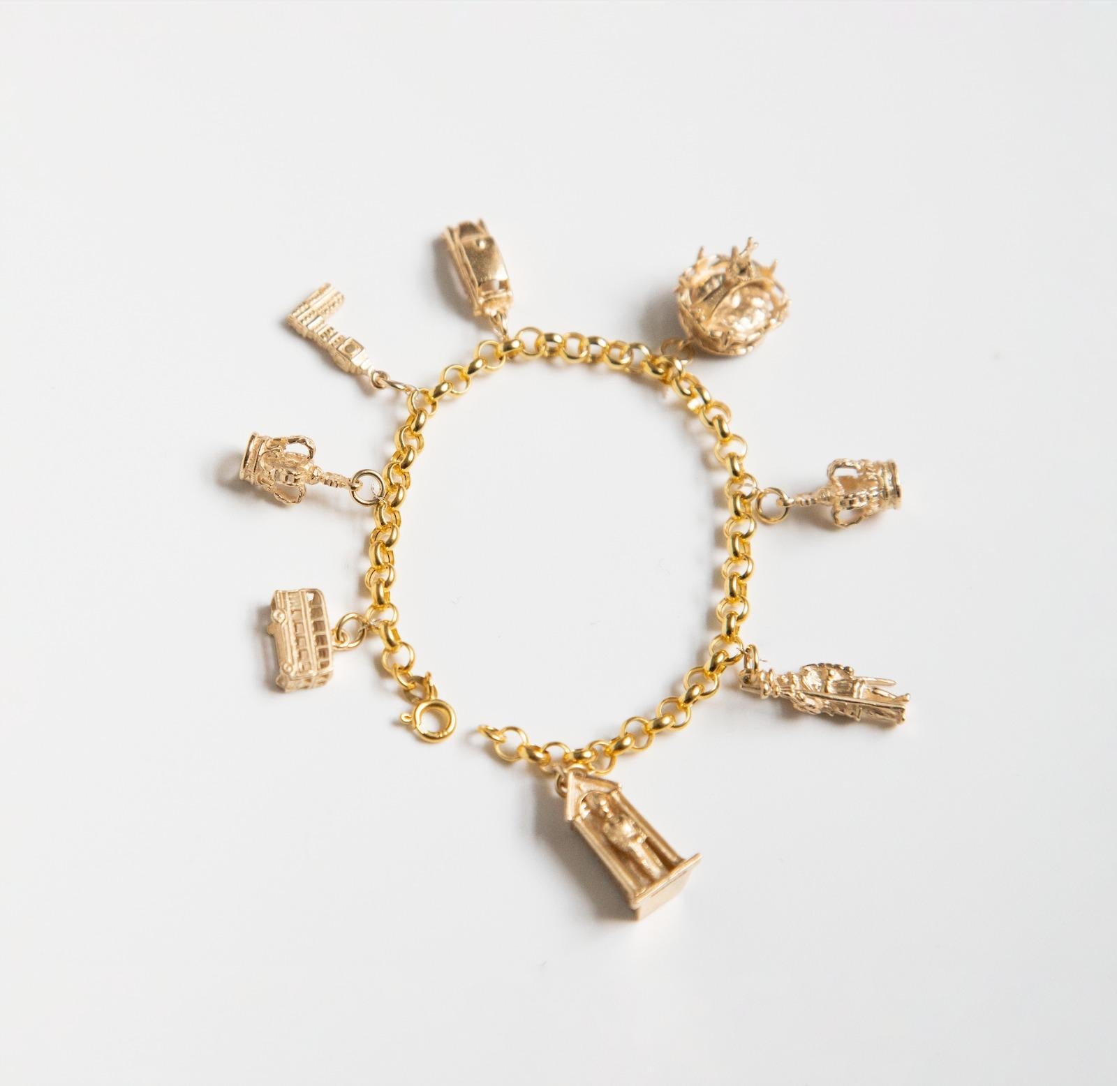 Queen's Guard Charm aus 9 Karat Gelbgold 1