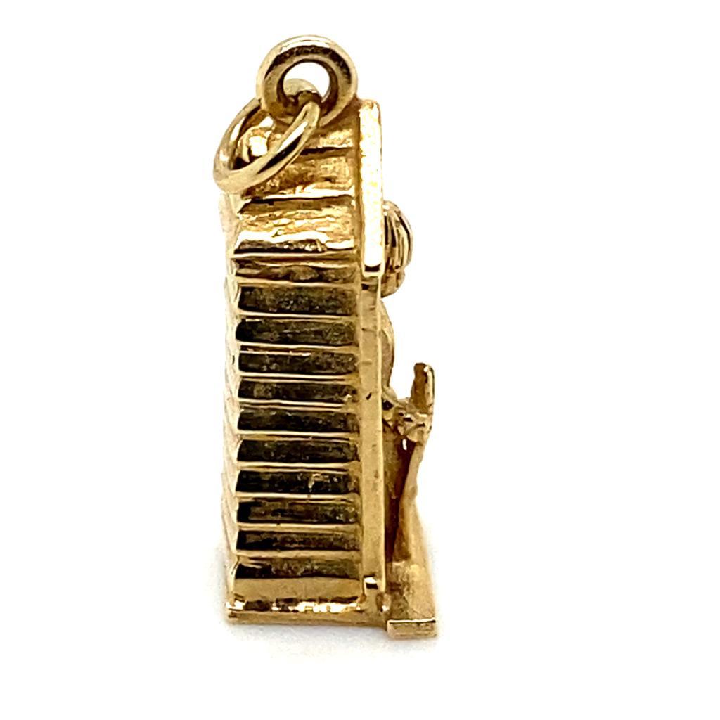 Queen's Guard Charm aus 9 Karat Gelbgold 2