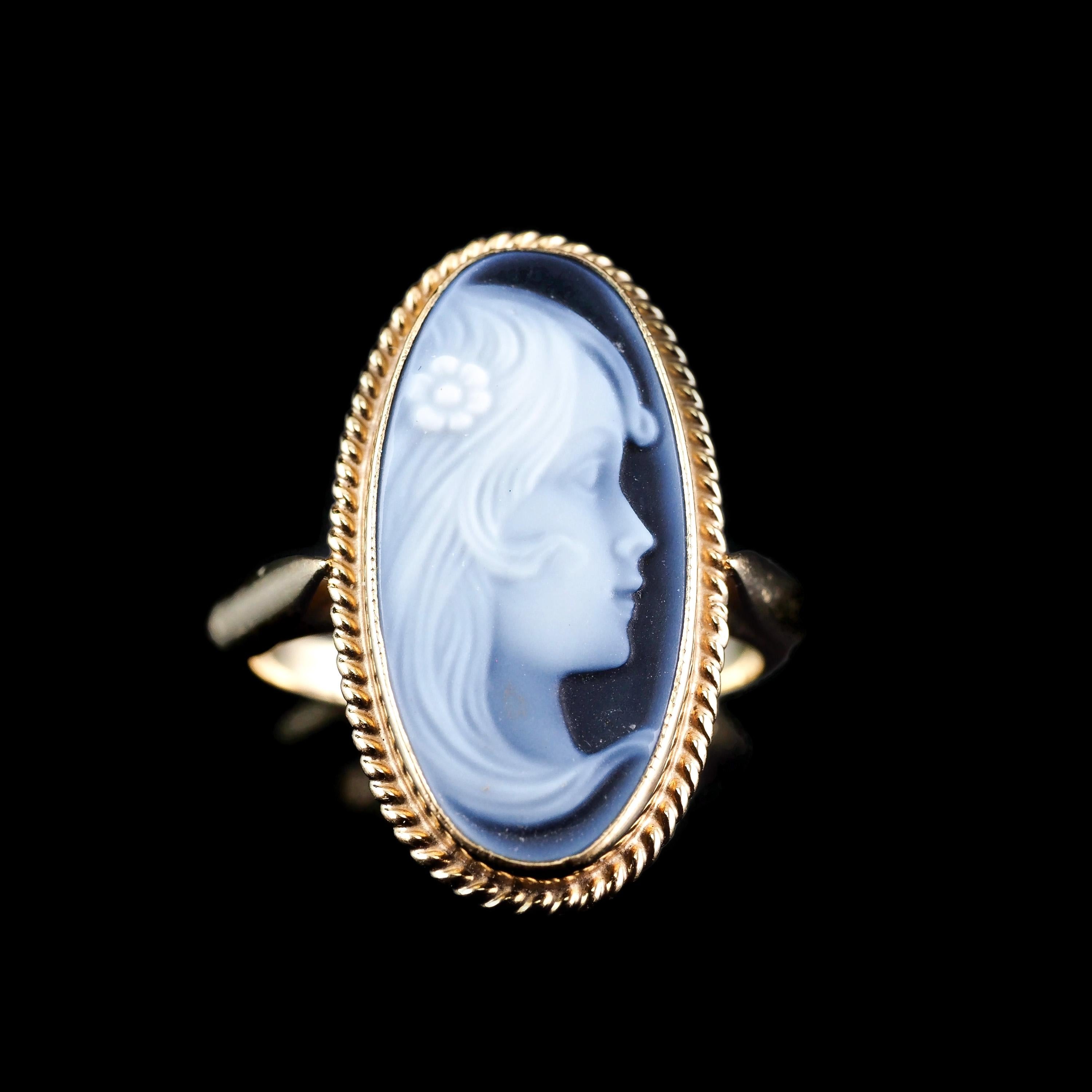 9 Carat Gold Agate Cameo Ring with Beautiful Figural Maiden Head 5