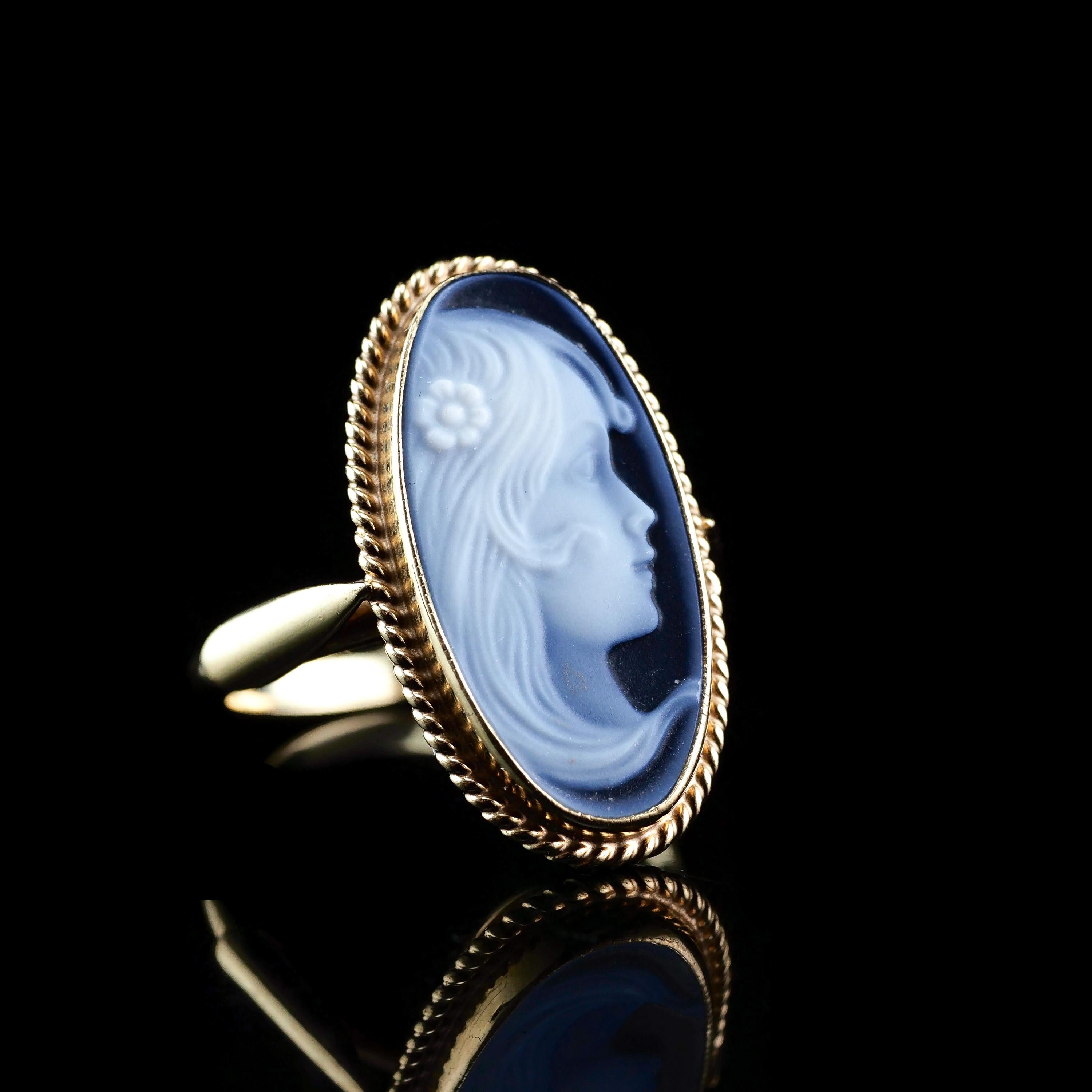 Oval Cut 9 Carat Gold Agate Cameo Ring with Beautiful Figural Maiden Head