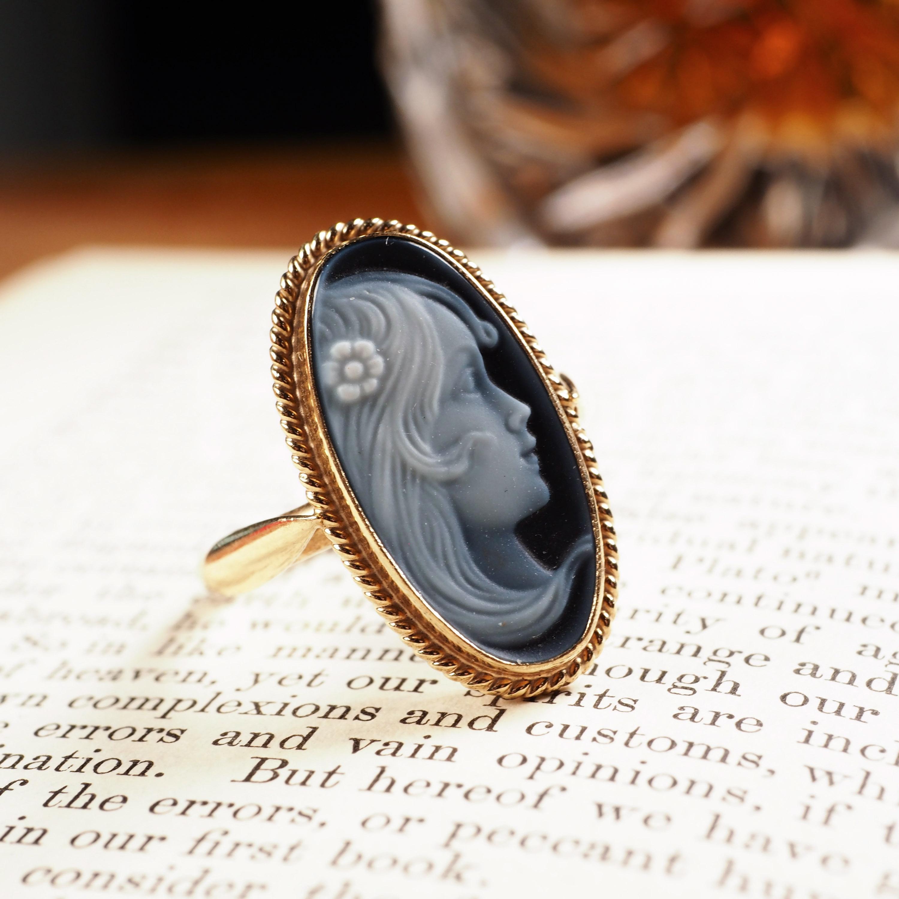 Women's or Men's 9 Carat Gold Agate Cameo Ring with Beautiful Figural Maiden Head