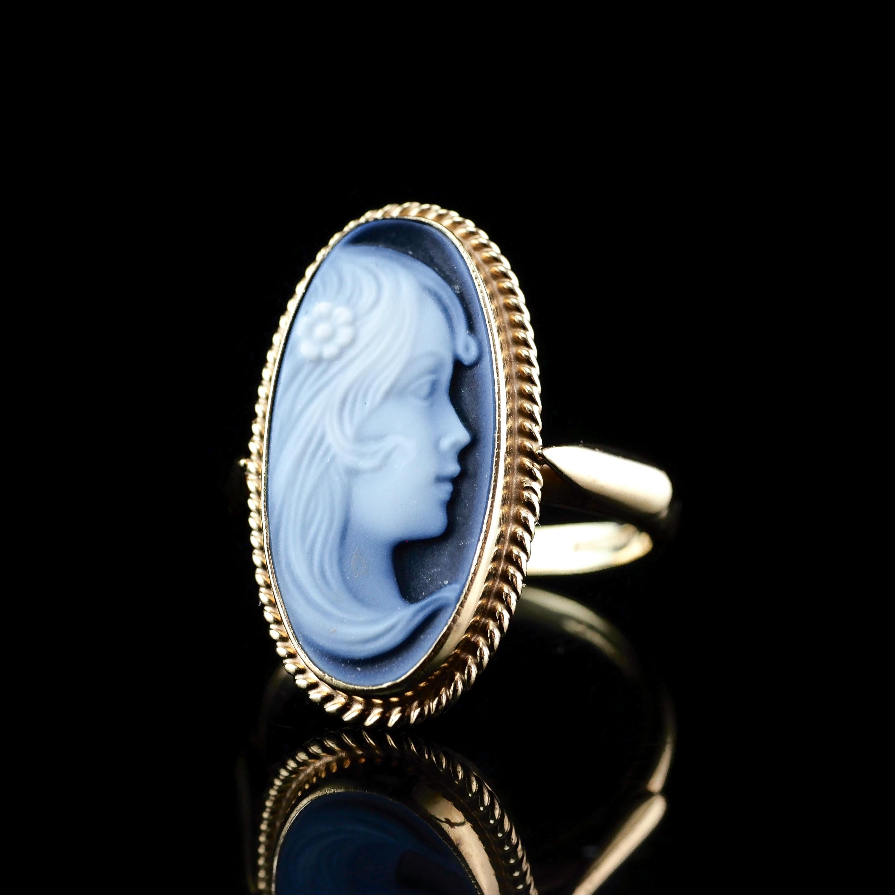 9 Carat Gold Agate Cameo Ring with Beautiful Figural Maiden Head 1