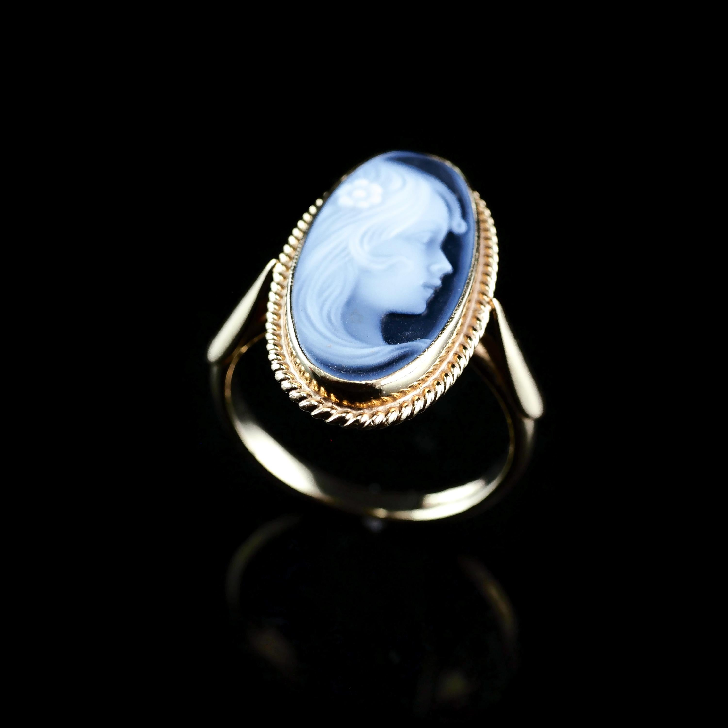 9 Carat Gold Agate Cameo Ring with Beautiful Figural Maiden Head 2