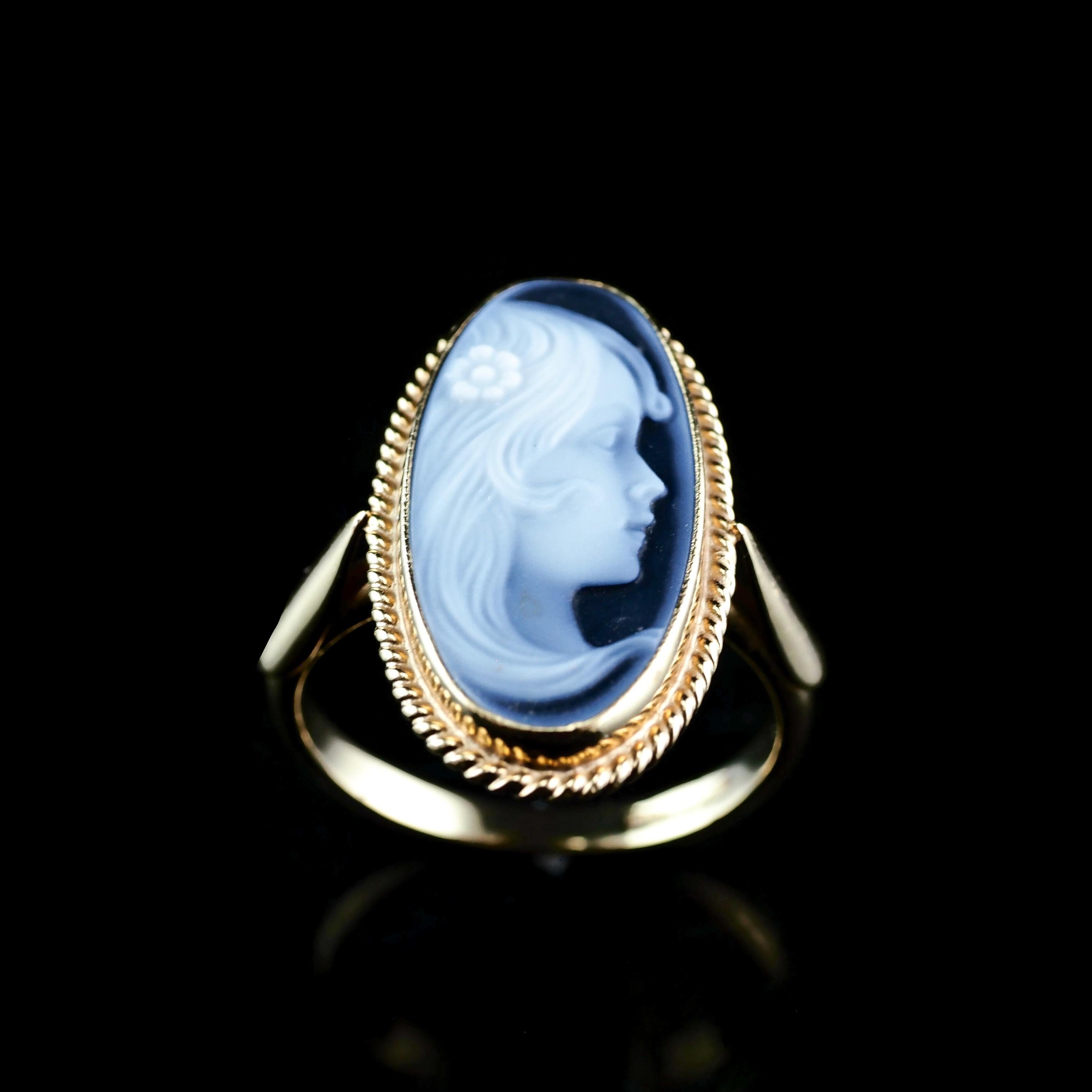 9 Carat Gold Agate Cameo Ring with Beautiful Figural Maiden Head 3