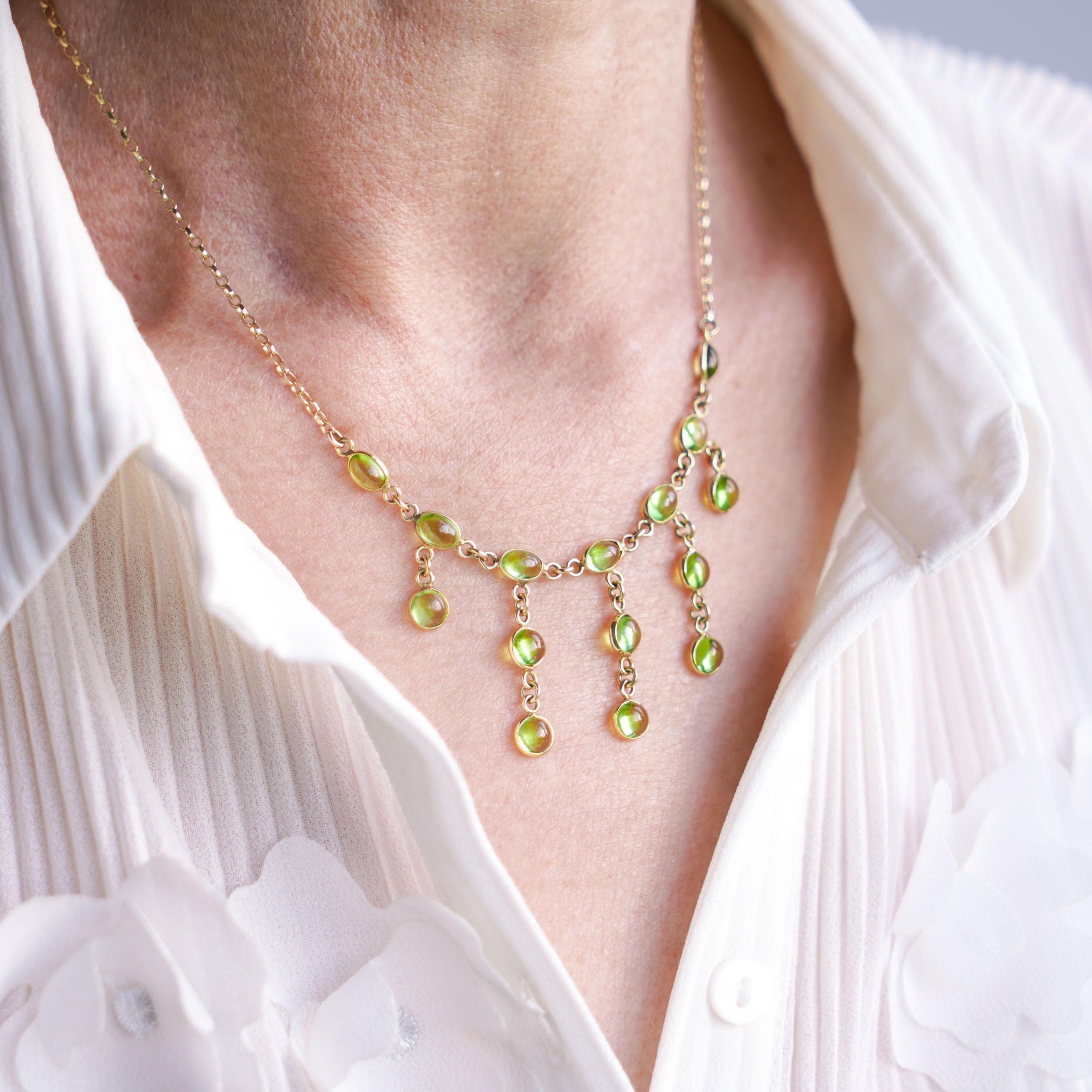 We are delighted to offer this exquisite vintage 9K gold peridot necklace.
 
The necklace features a very elegant cascade drop design with a tiered structure of beautiful half-cut peridot cabochons. 
 
Each gem has a wonderful and iconic light green