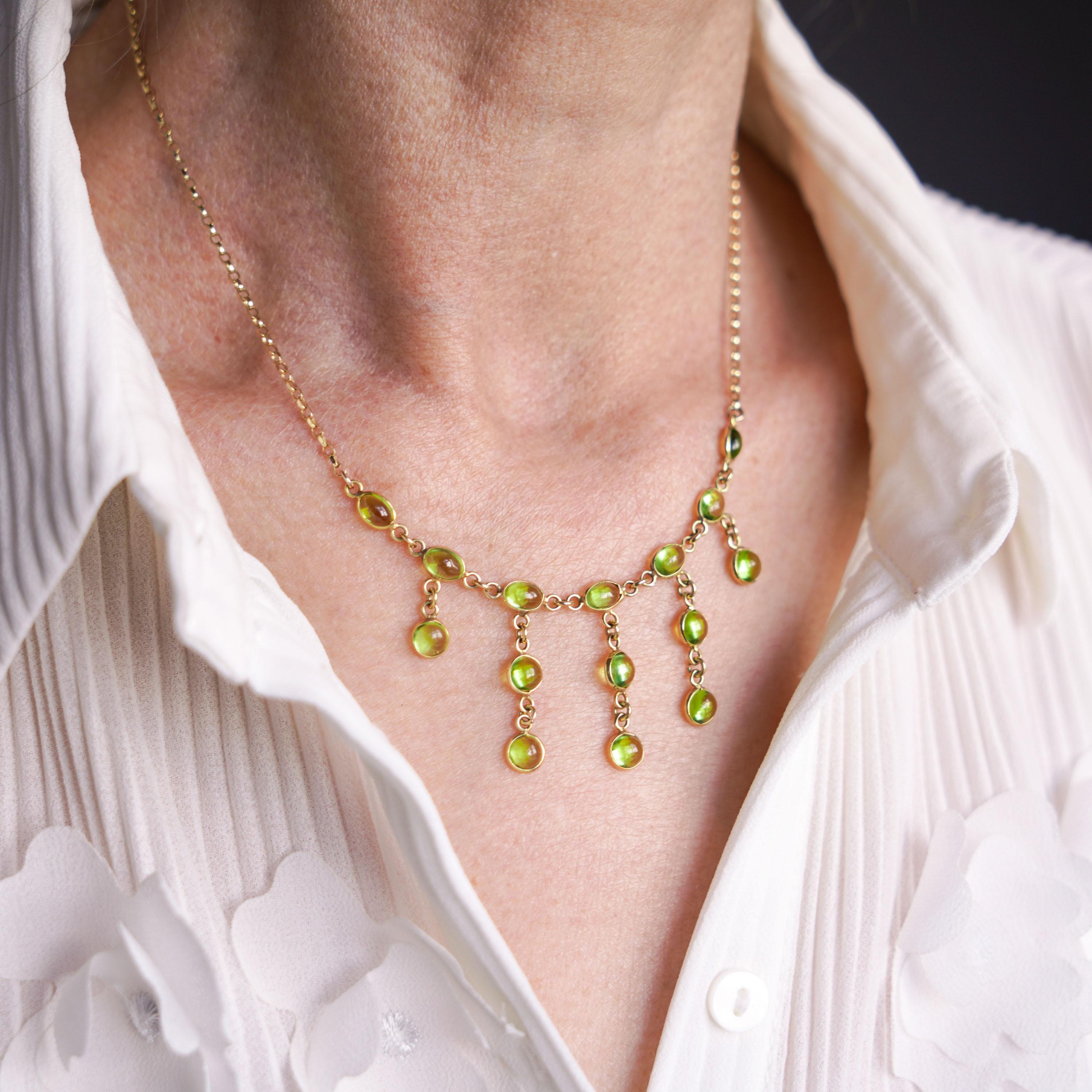 Women's or Men's 9 Carat Gold Peridot Cabochon Cascade Drop Necklace For Sale