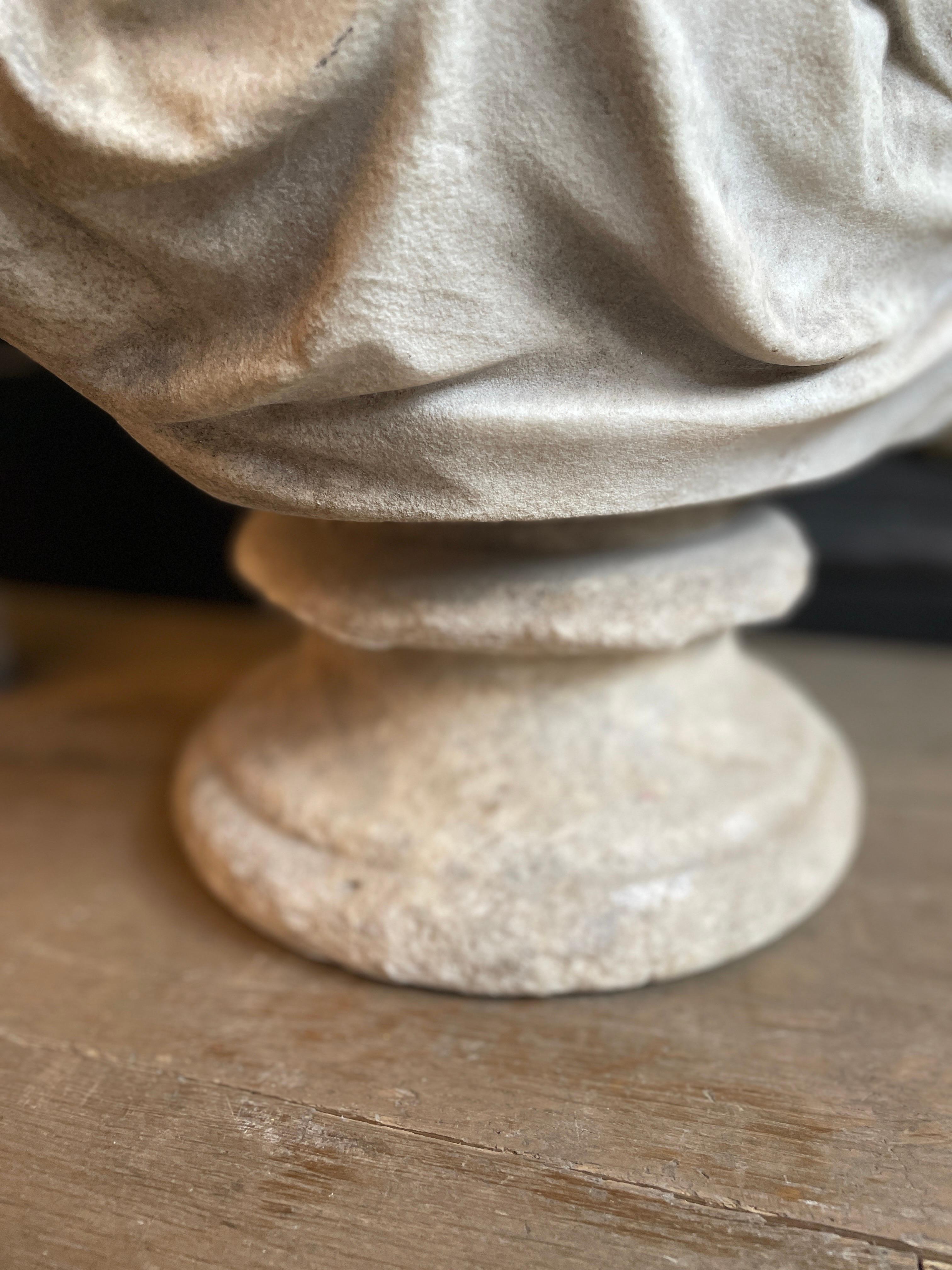 Anglais Buste de femme en marbre statuaire classique du 19e siècle  en vente