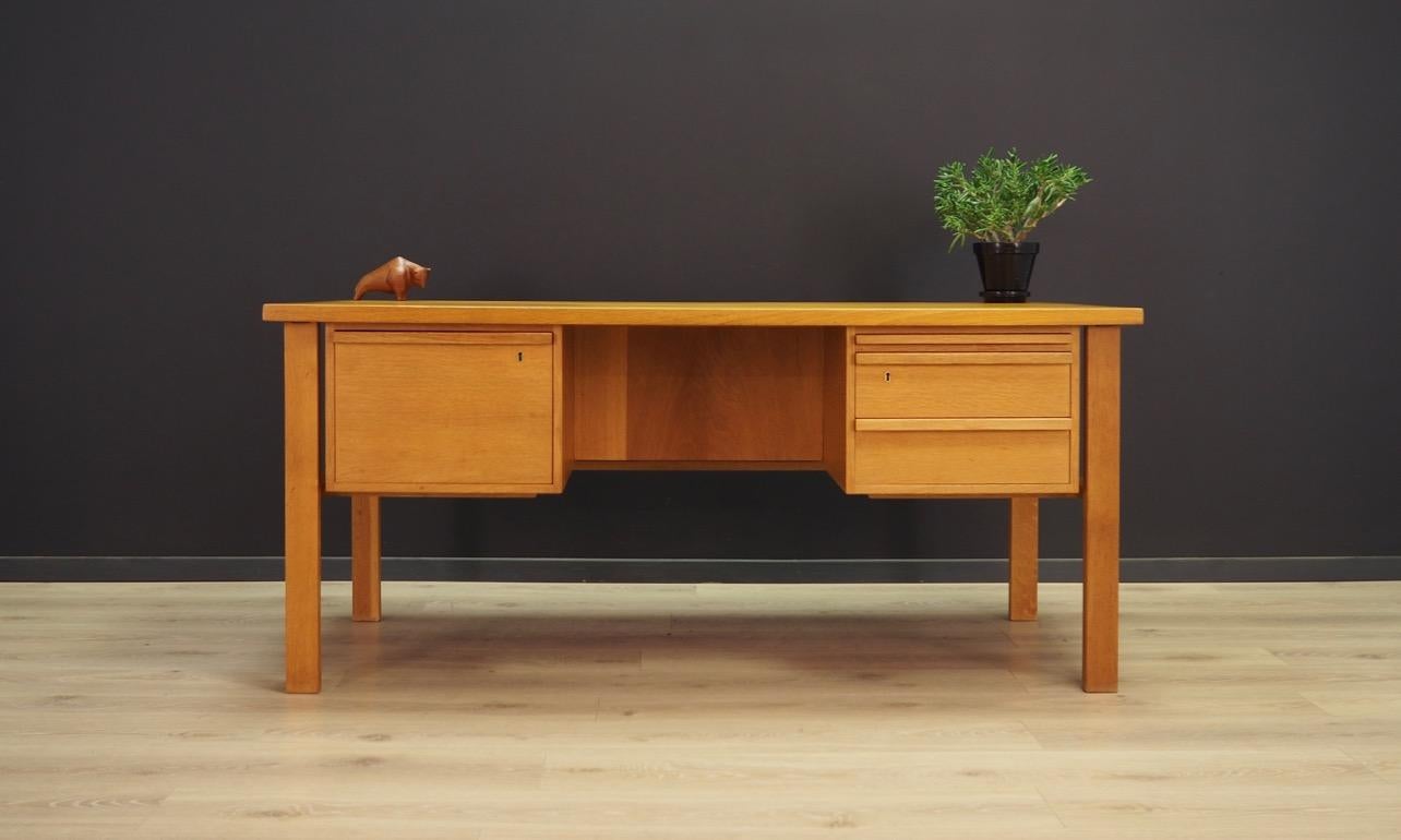 Desk from the 1960s-1970s, minimalistic design, by A. Ahlström Osakeyhtiö, perfect in every detail. tabletop finished with ash veneere, with solid ash legs. No key. At front two small drawers, with pull-out top. Also a practical drawer for files. At
