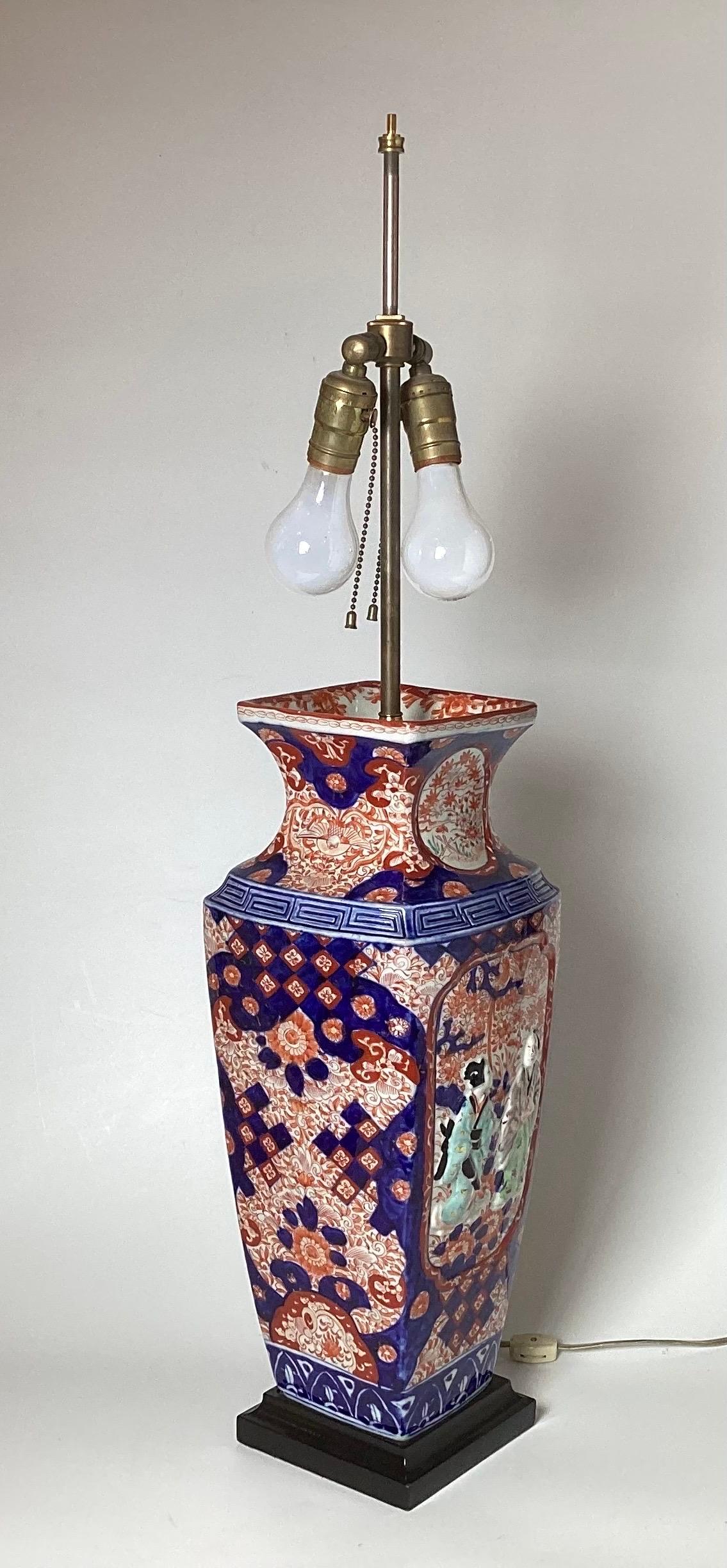 Fin du XIXe siècle Ancienne lampe japonaise en porcelaine Imari Porcelain en vente