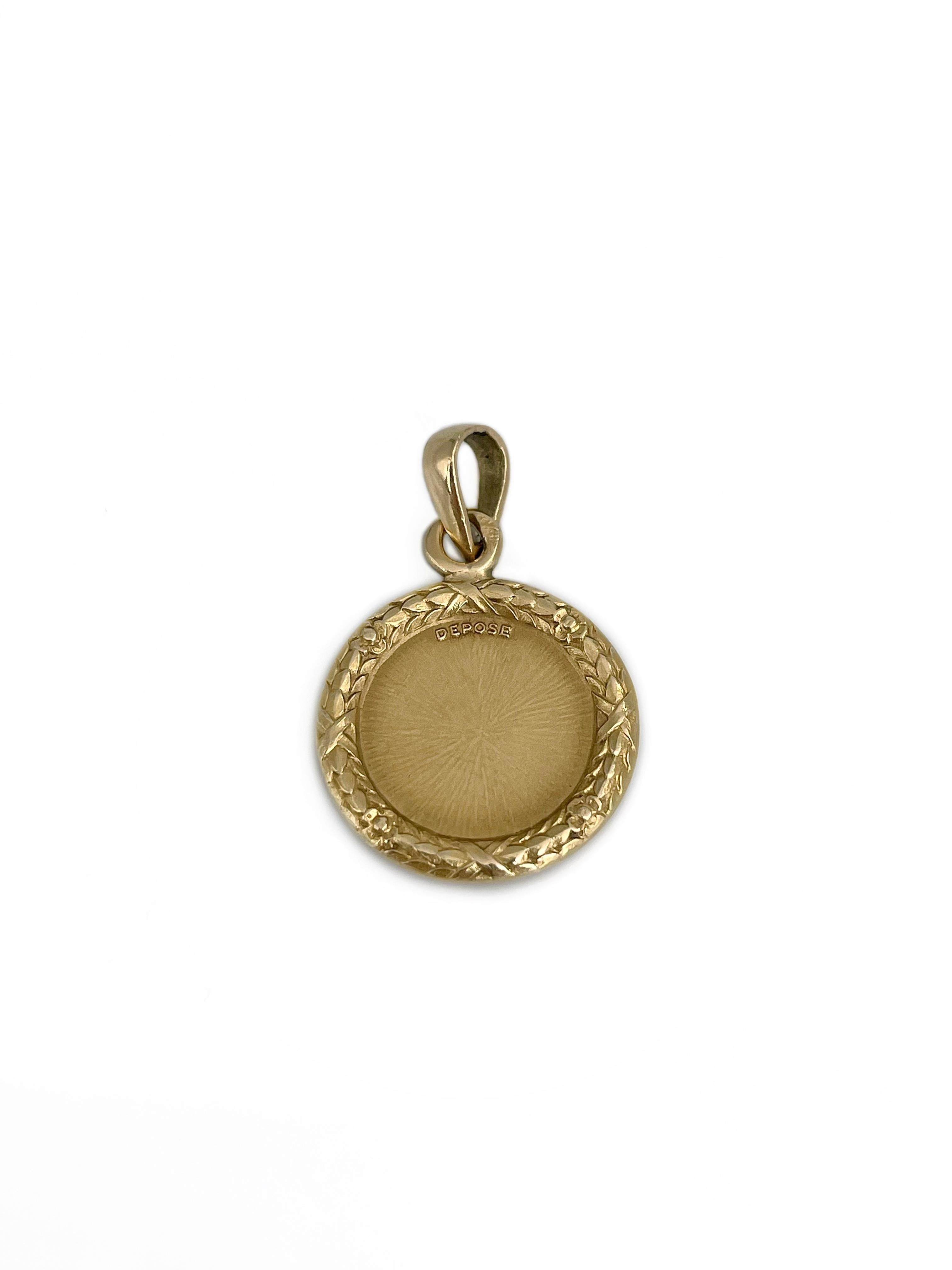 A. Augis 18 Karat Gold Ruby Diamond “Plus Qu'hier” Love Charm Pendant In Good Condition In Vilnius, Vilniaus apskr.