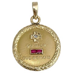 A. Augis Pendentif breloque d'amour Plus Qu'hier en or 18 carats, rubis et diamants