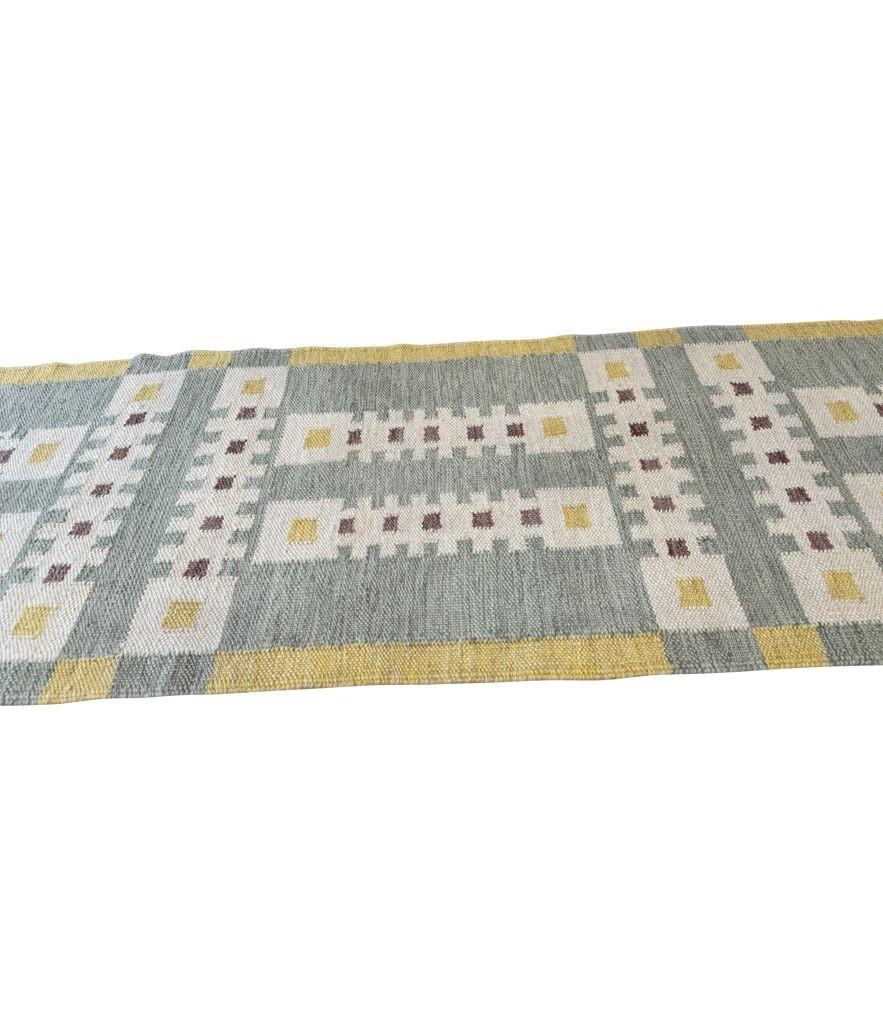 Marocchino Un tappeto runner in lana a tessitura piatta di Babro Nilsson, ispirato allo stile scandinavo. in vendita