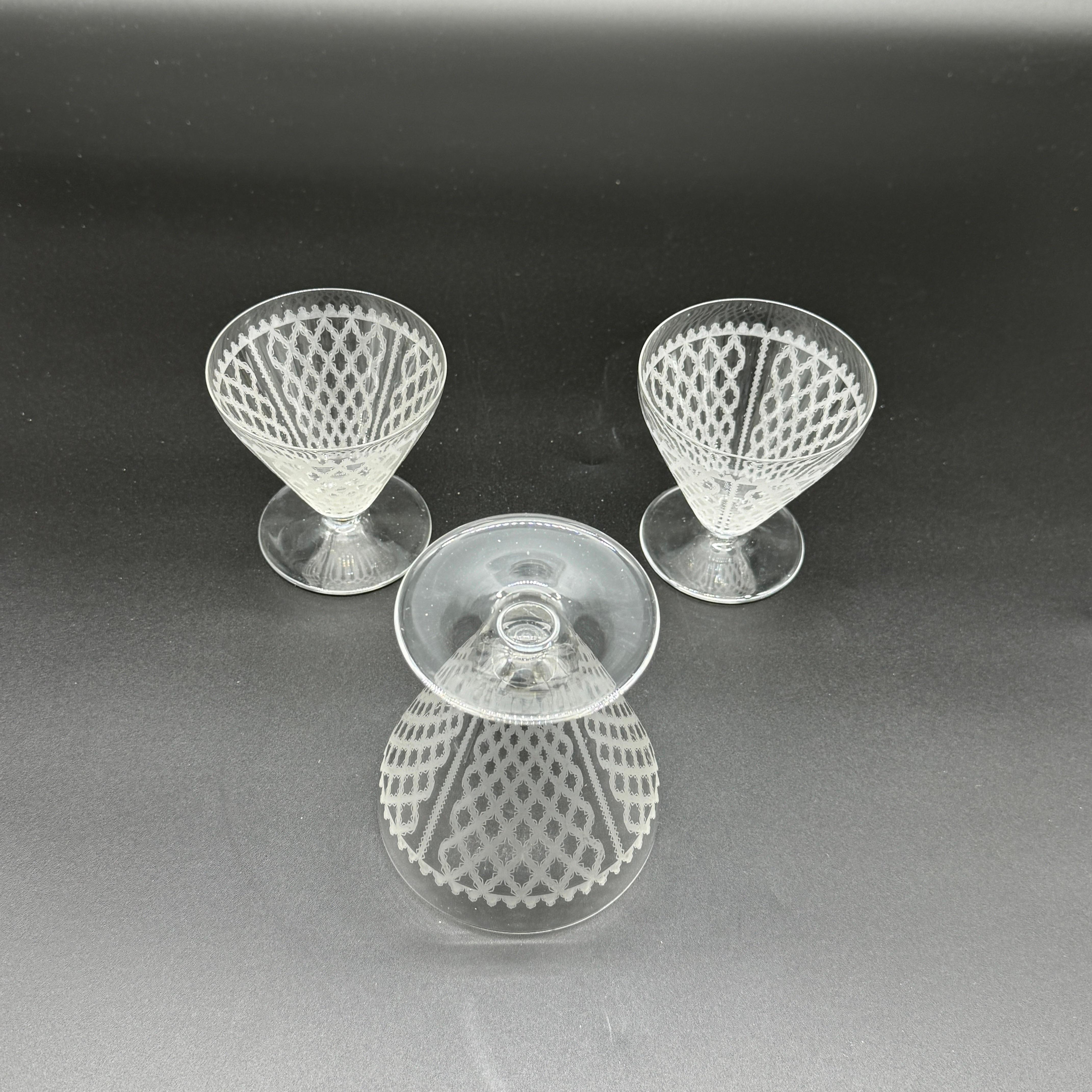 A Baccarat Cristal Glass Service In Excellent Condition In SAINT-OUEN-SUR-SEINE, FR