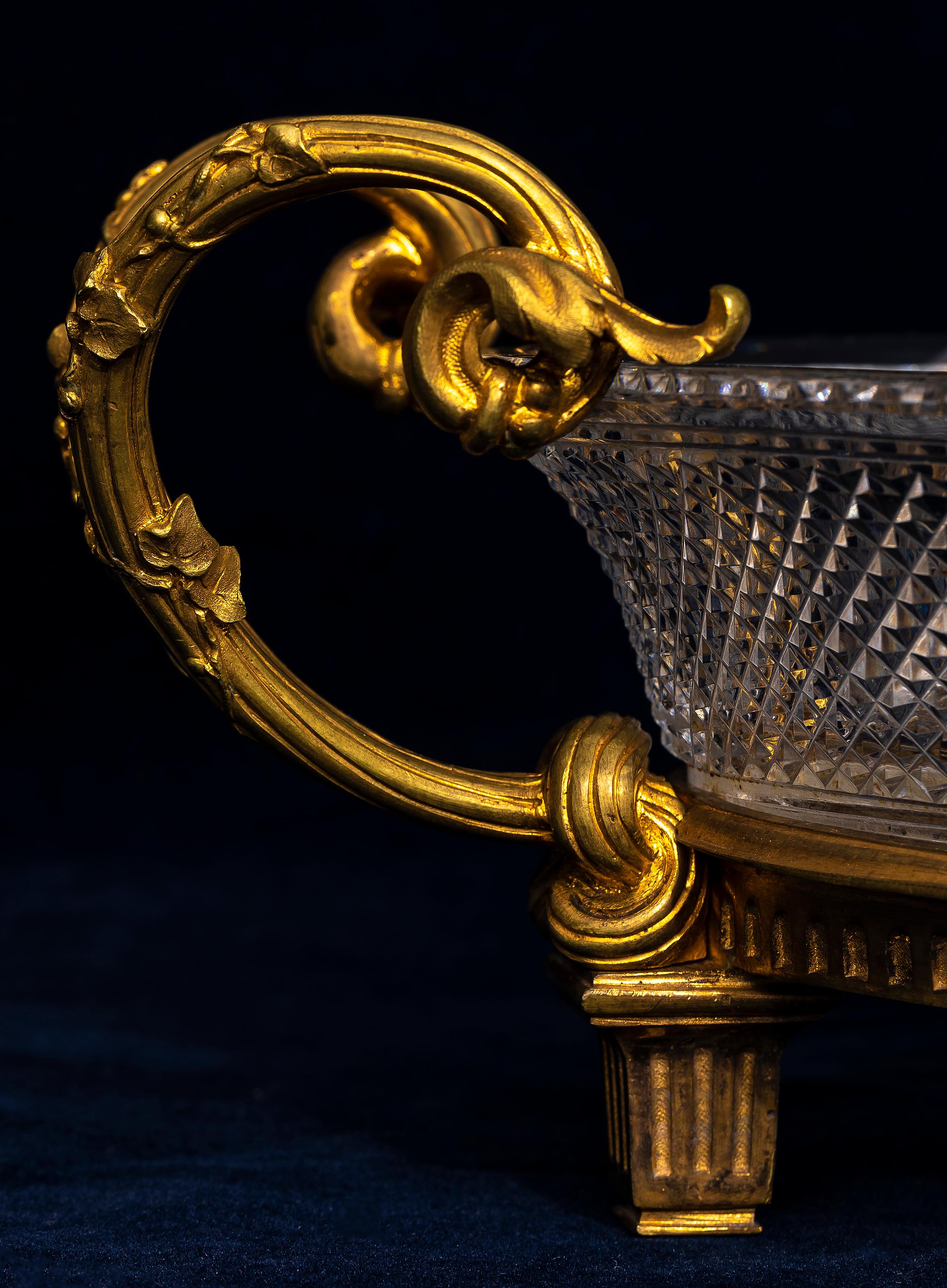 Ein Baccarat signiert Antique French Ormolu montiert geschliffenen Kristall Centerpiece, 19. im Angebot 5