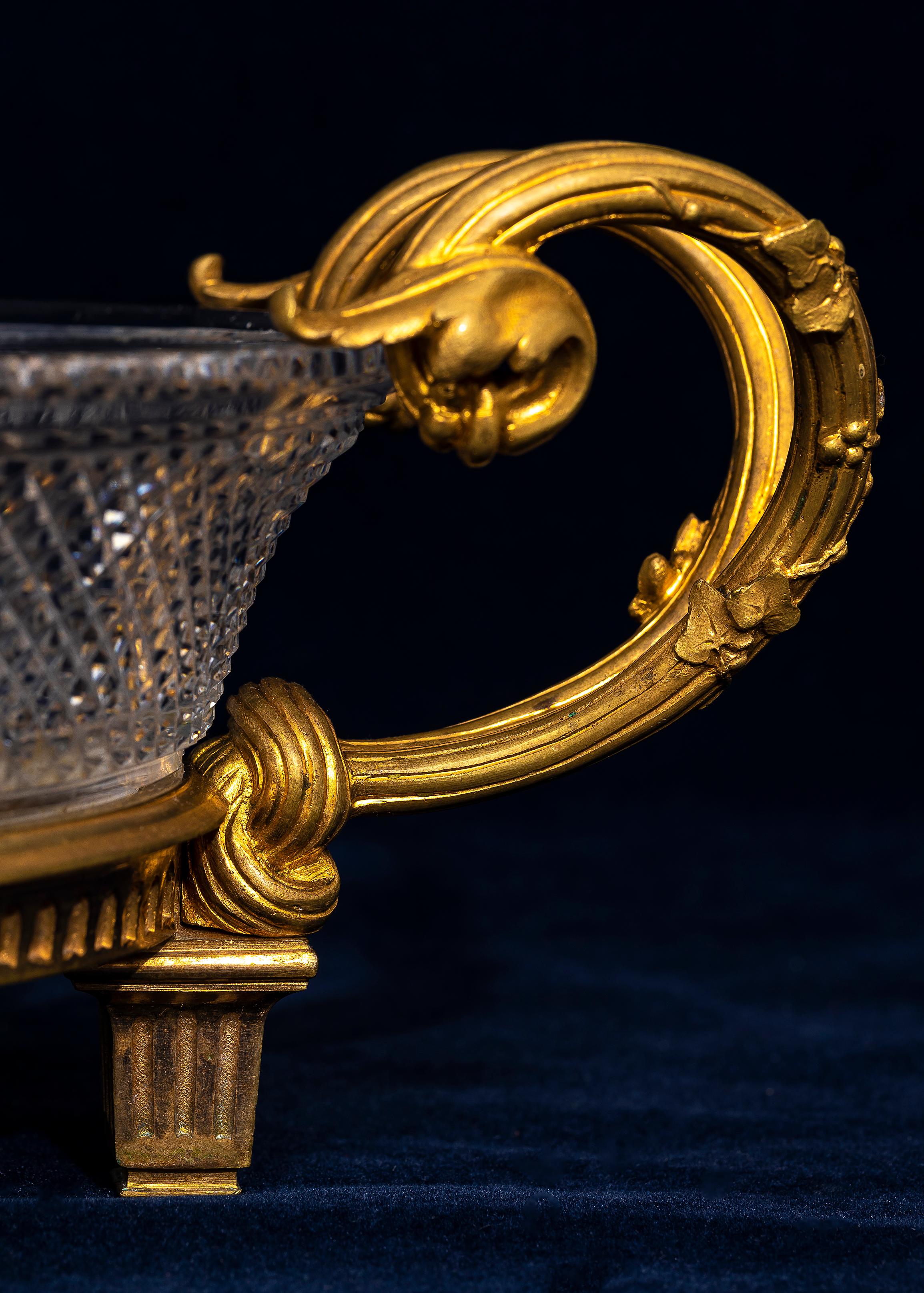Ein Baccarat signiert Antique French Ormolu montiert geschliffenen Kristall Centerpiece, 19. im Angebot 6