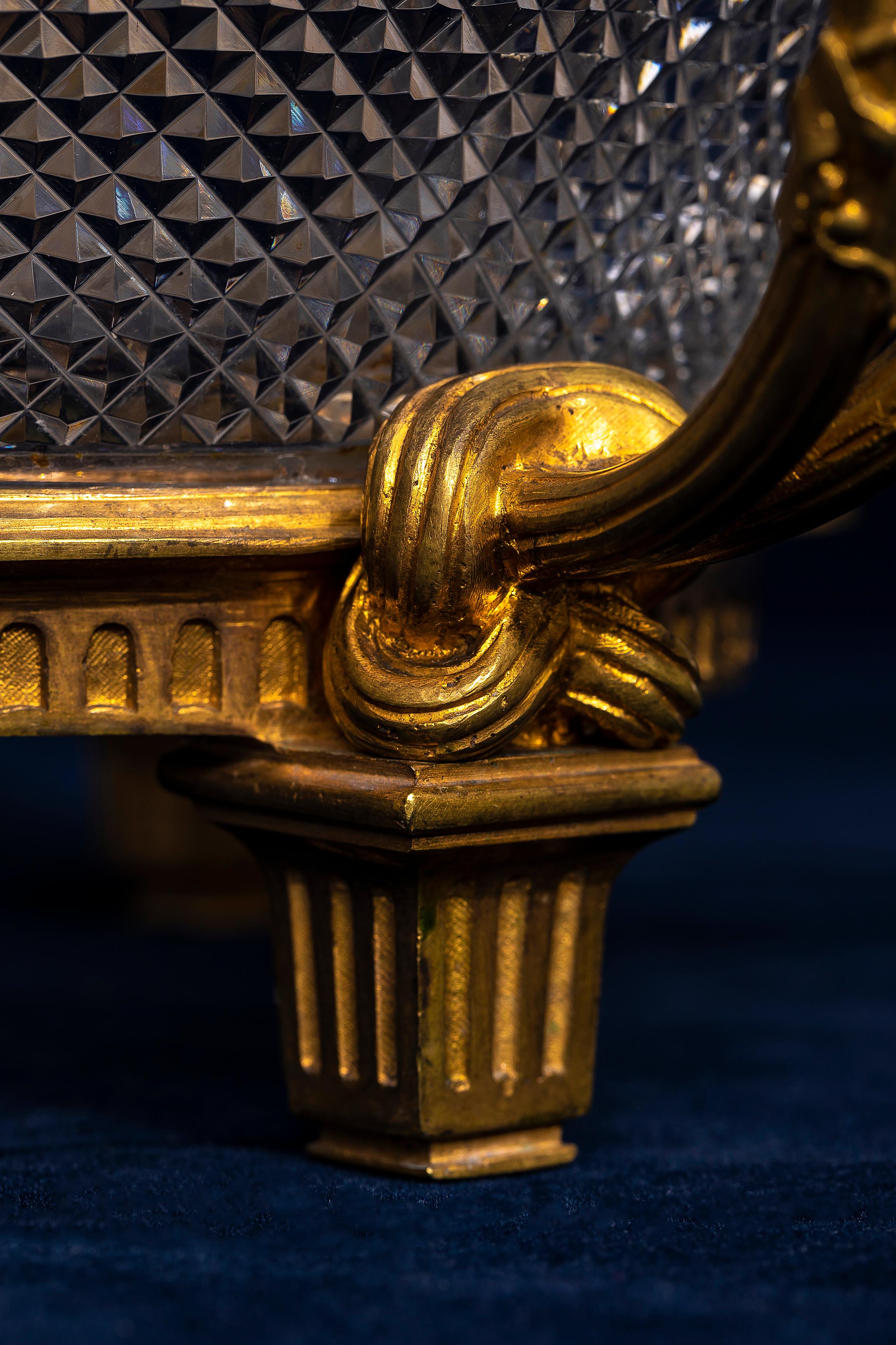 Ein Baccarat signiert Antique French Ormolu montiert geschliffenen Kristall Centerpiece, 19. im Angebot 9