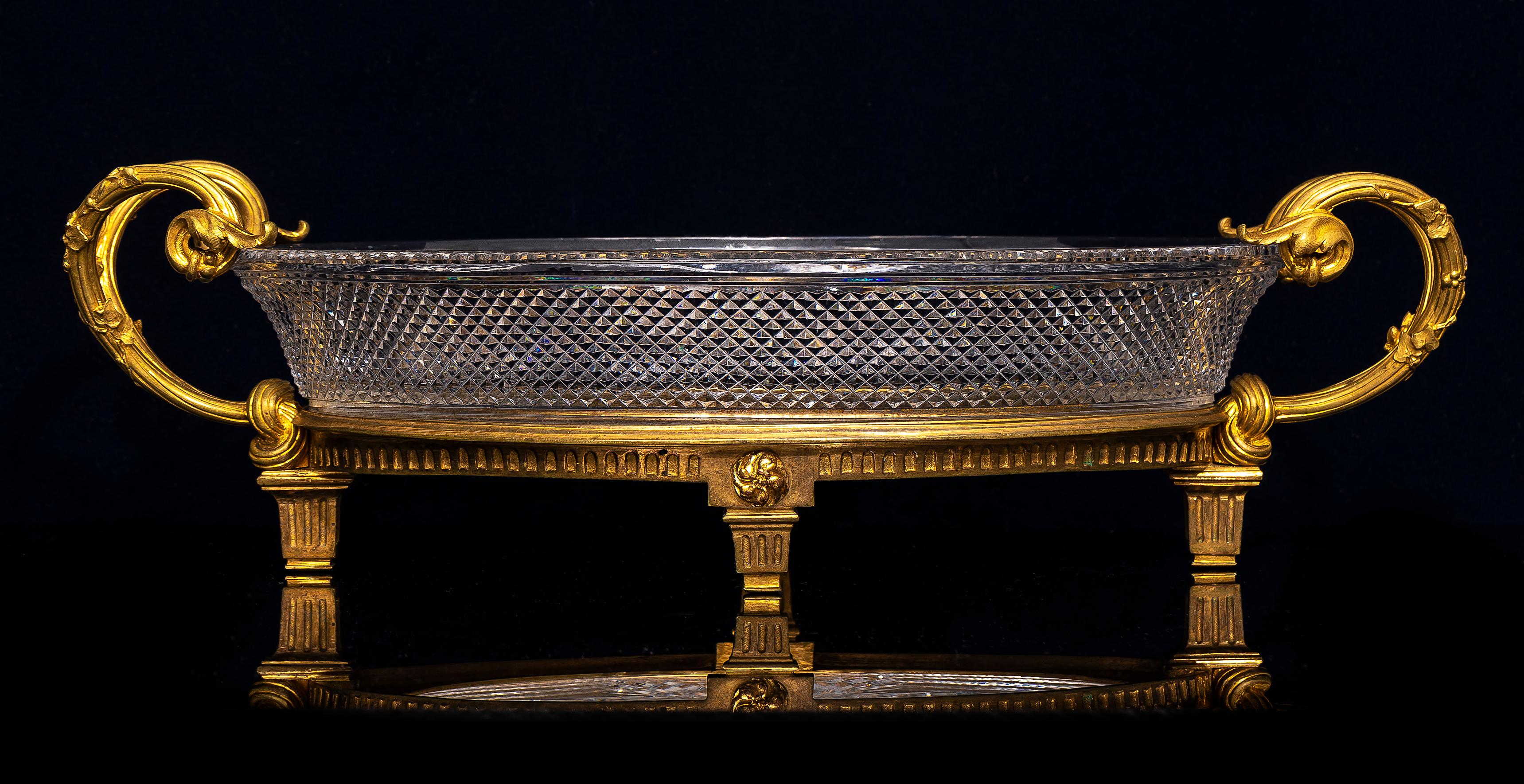 Ein Baccarat signiert Antique French Ormolu montiert geschliffenen Kristall Centerpiece, 19. (Vergoldet) im Angebot