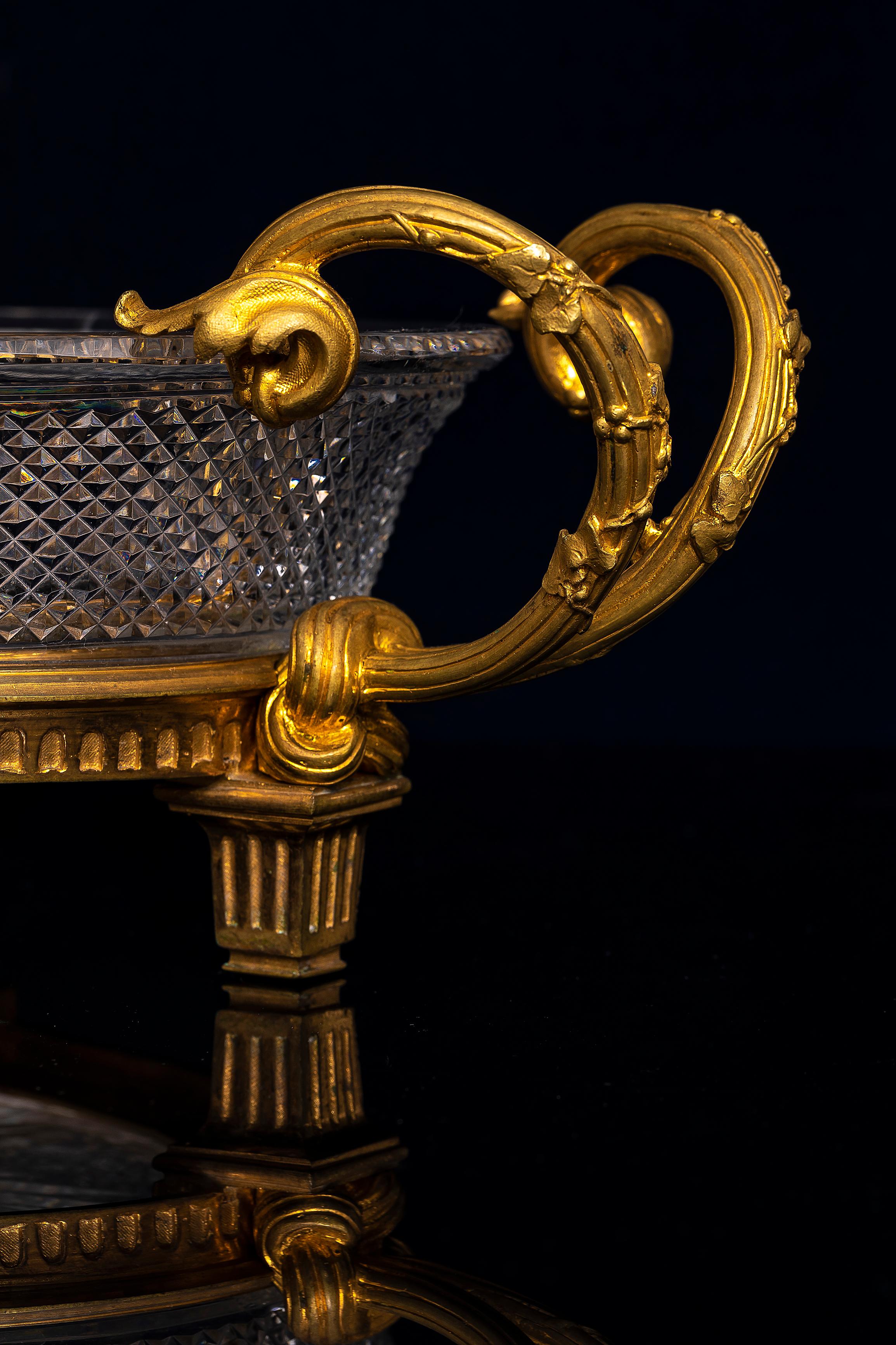 Ein Baccarat signiert Antique French Ormolu montiert geschliffenen Kristall Centerpiece, 19. (Spätes 19. Jahrhundert) im Angebot