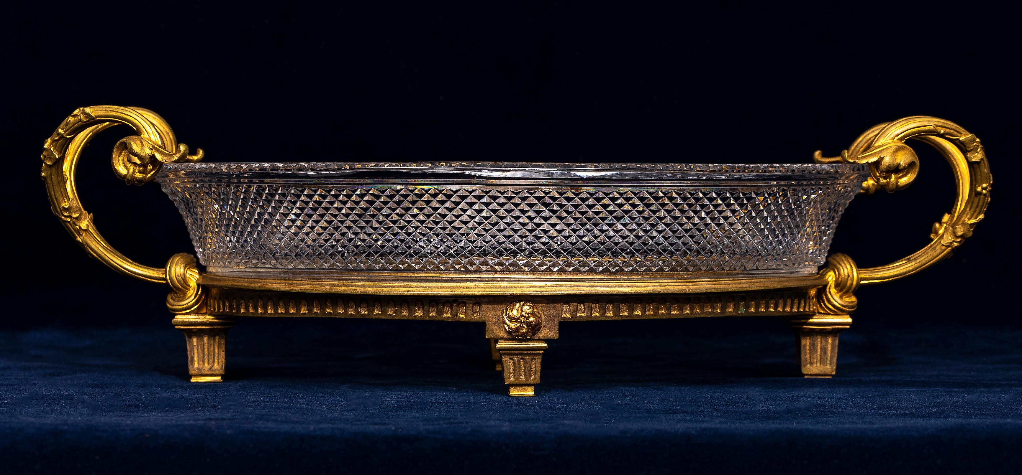 Ein Baccarat signiert Antique French Ormolu montiert geschliffenen Kristall Centerpiece, 19. im Angebot 3
