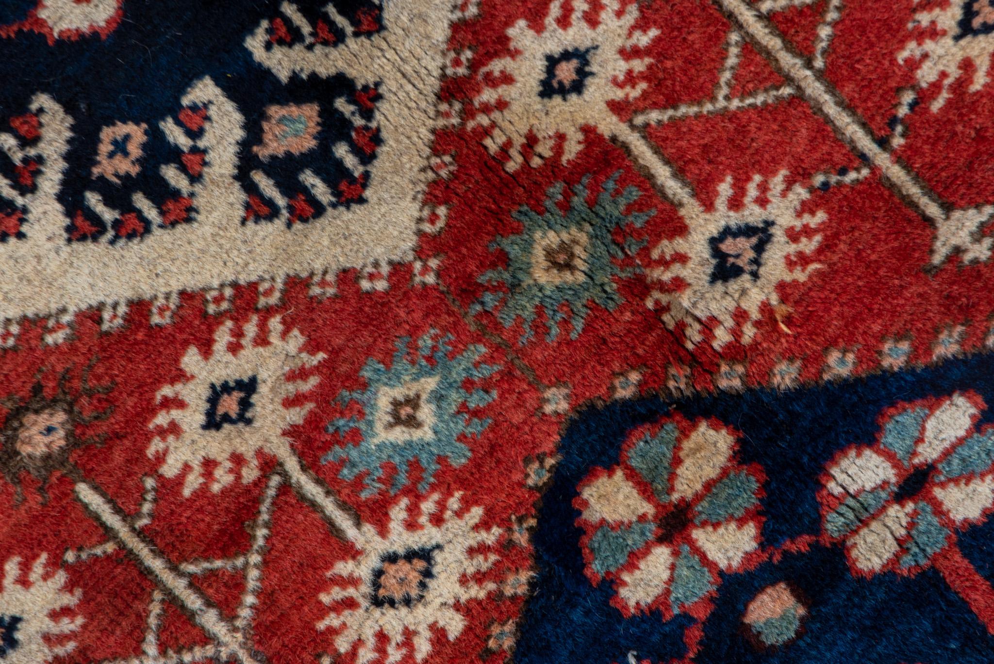 A Baktiary Rug circa 1930 In Good Condition For Sale In Philadelphia, PA