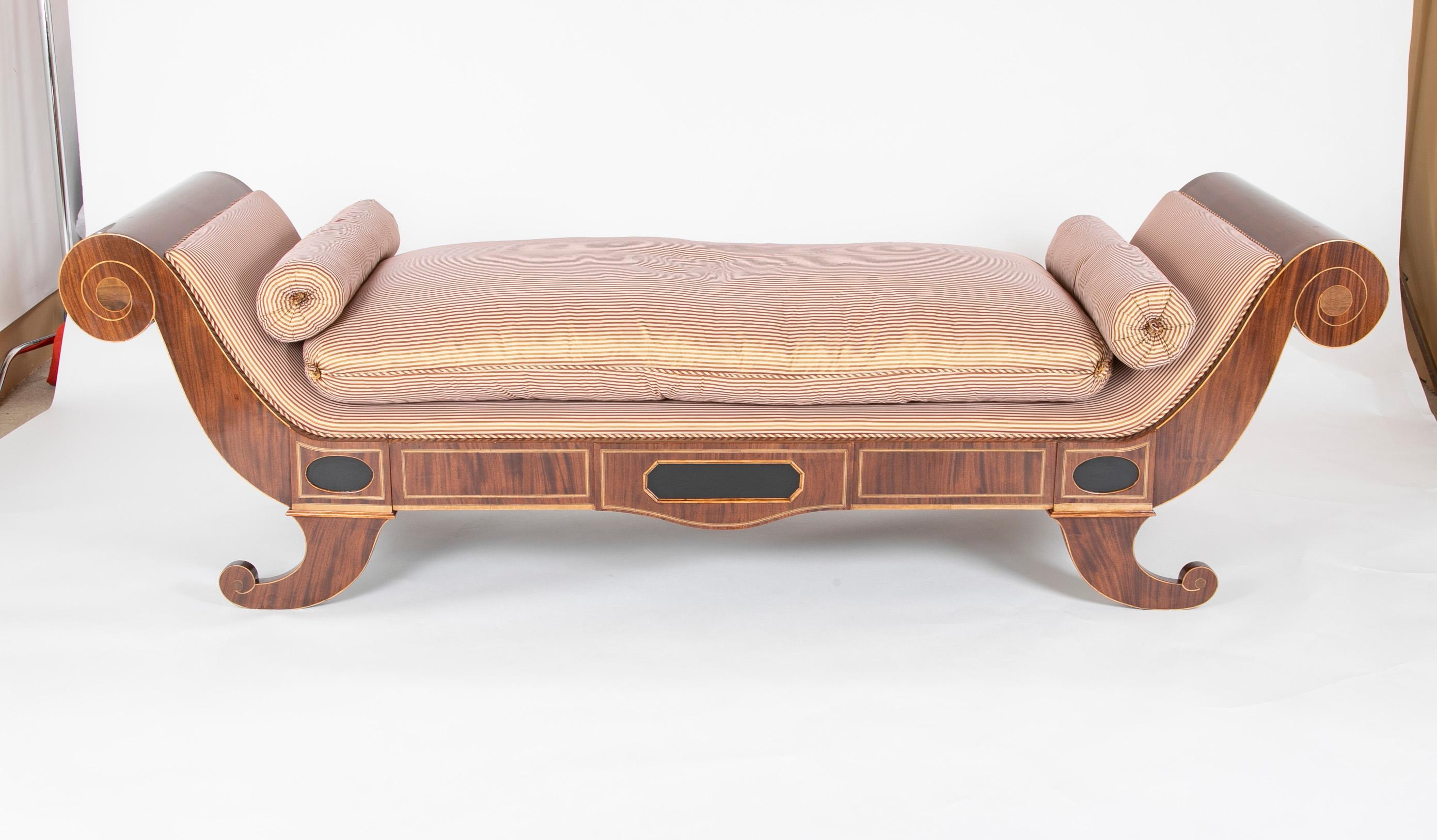 Mid-19th Century Baltic Neoclassical Daybed For Sale