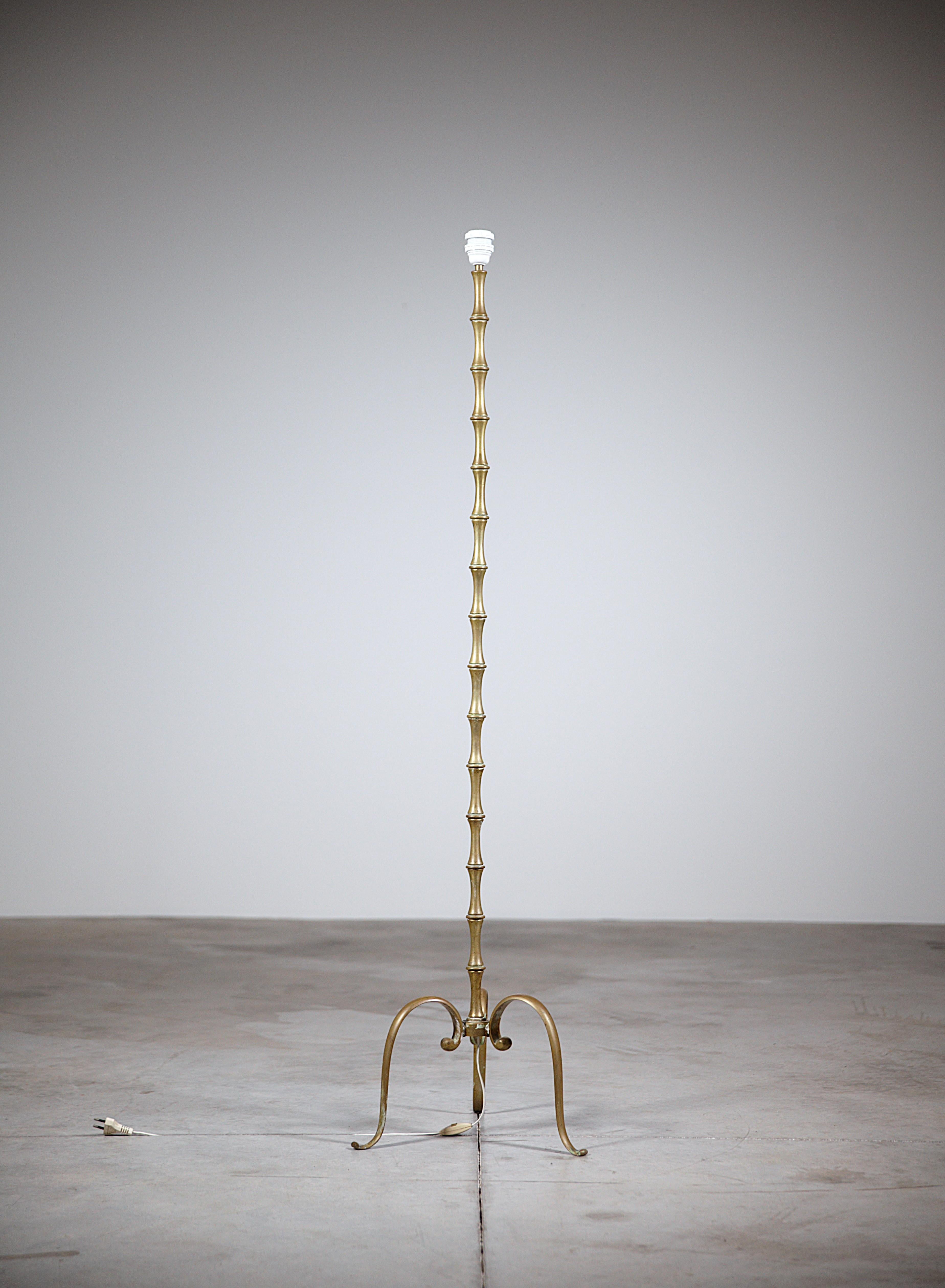 A bamboo brass floor lamp France 1970s

Good quality of manufacture.

In the taste of 
