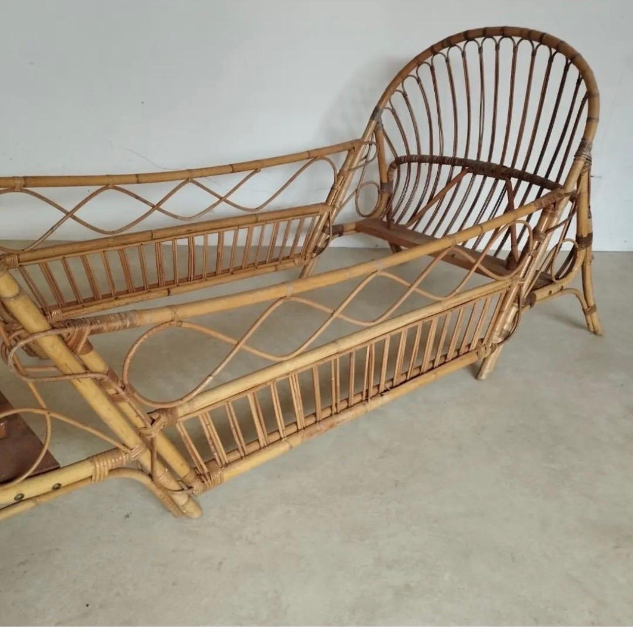 Ein Bett oder eine Liege aus Bambus 