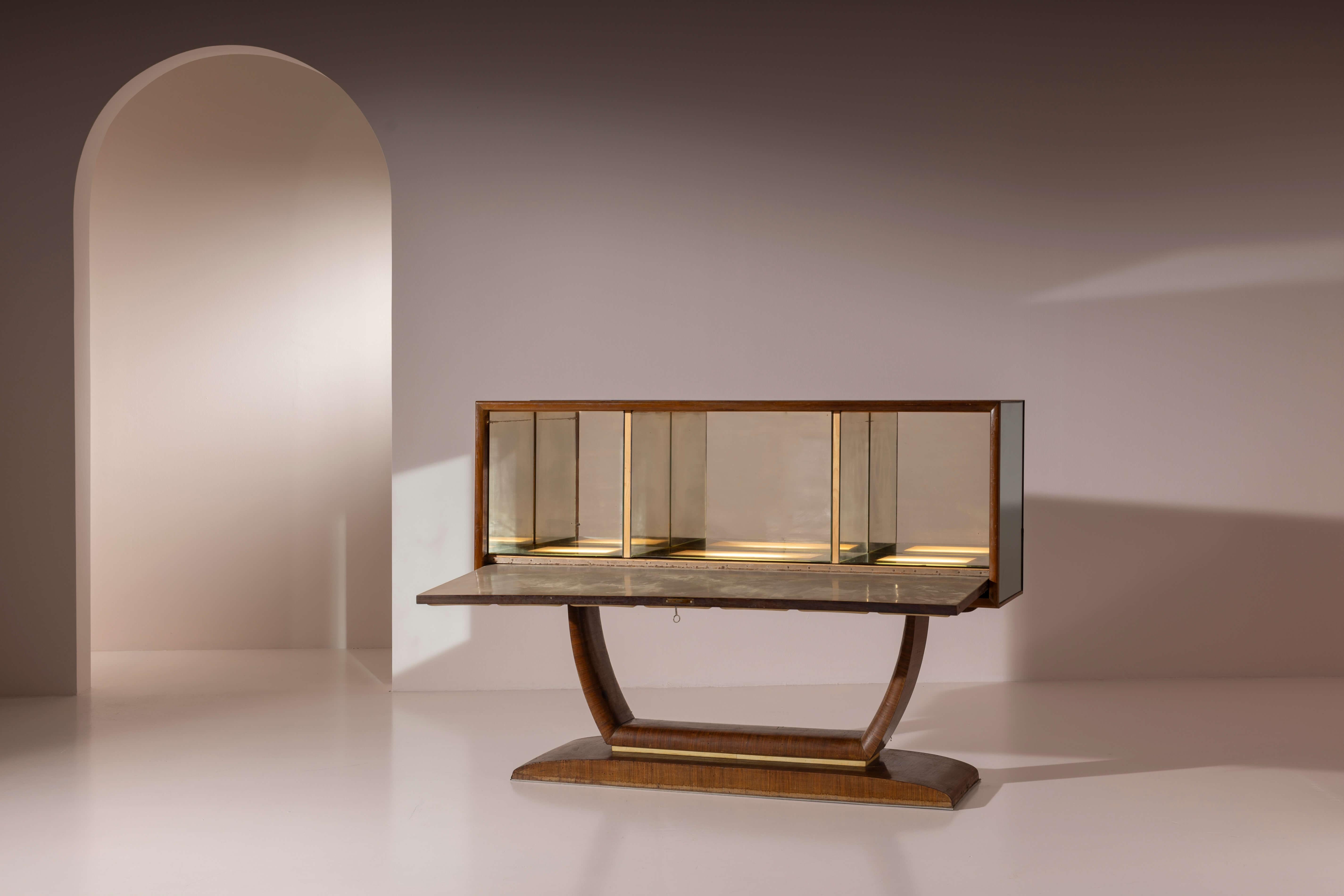Art déco Meuble de bar en bois, parchemin, verre et miroirs, fabrication italienne, années 1940. en vente