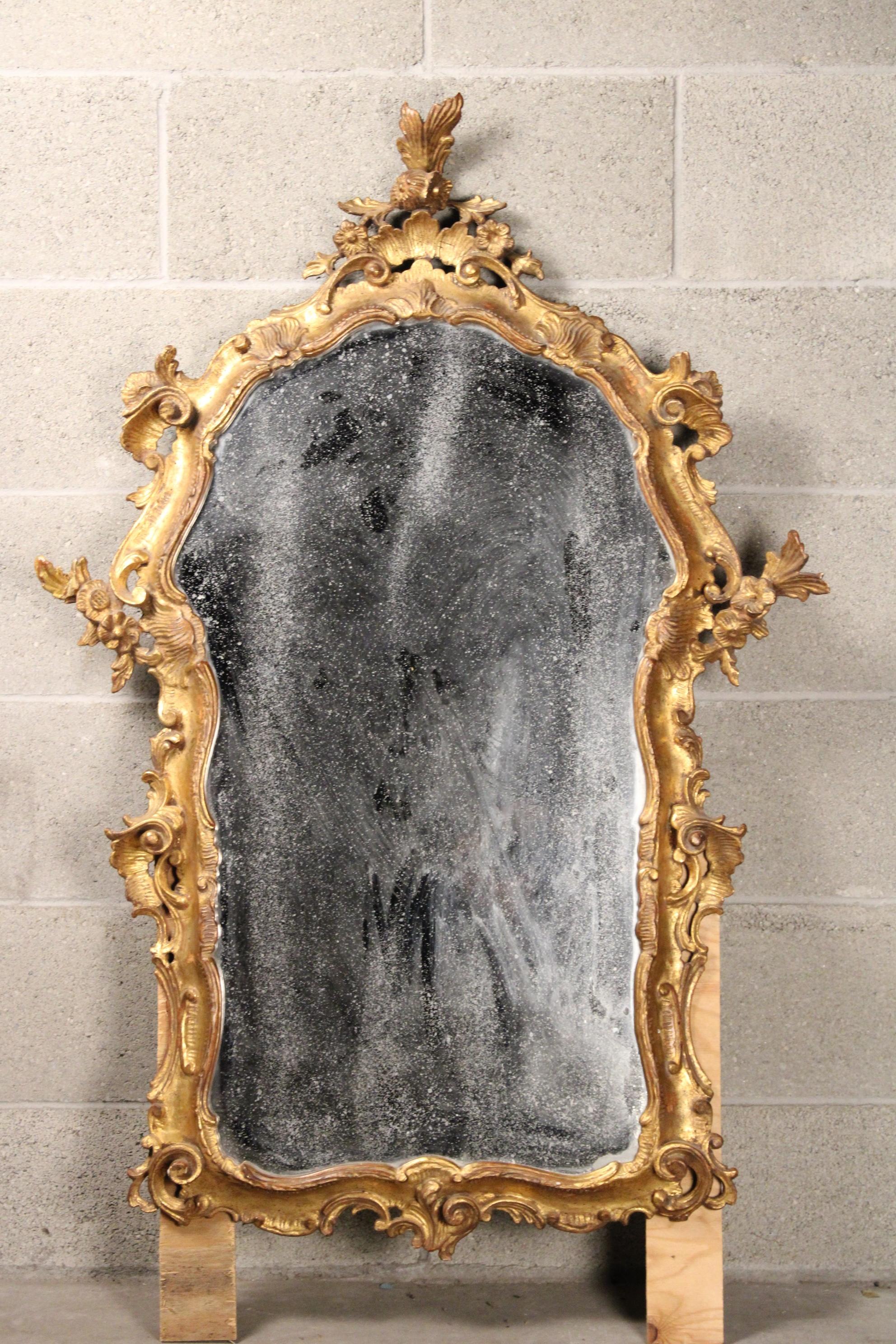 18th Century Magnificant Venetian Gilded crafted Wall Mirror  3