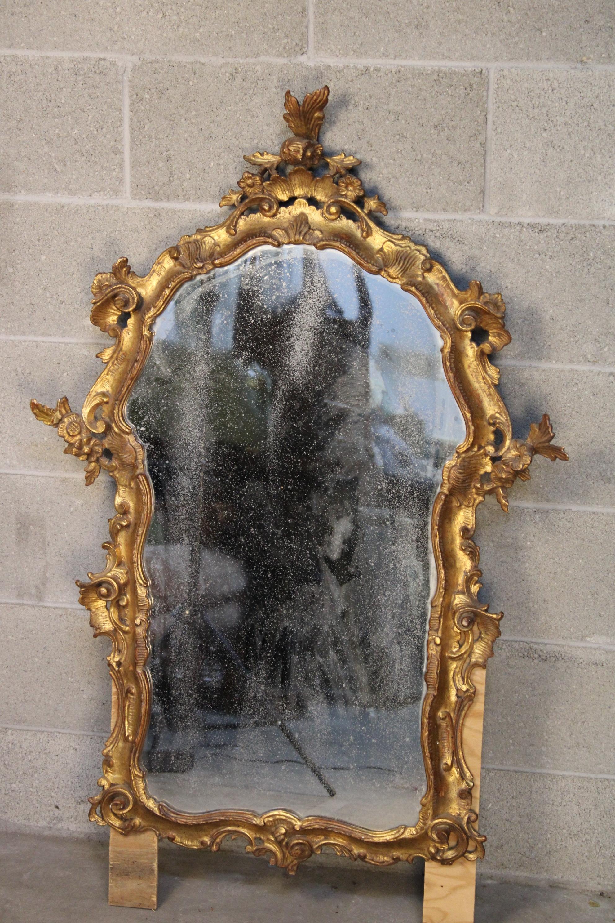 18th Century Magnificant Venetian Gilded crafted Wall Mirror  5