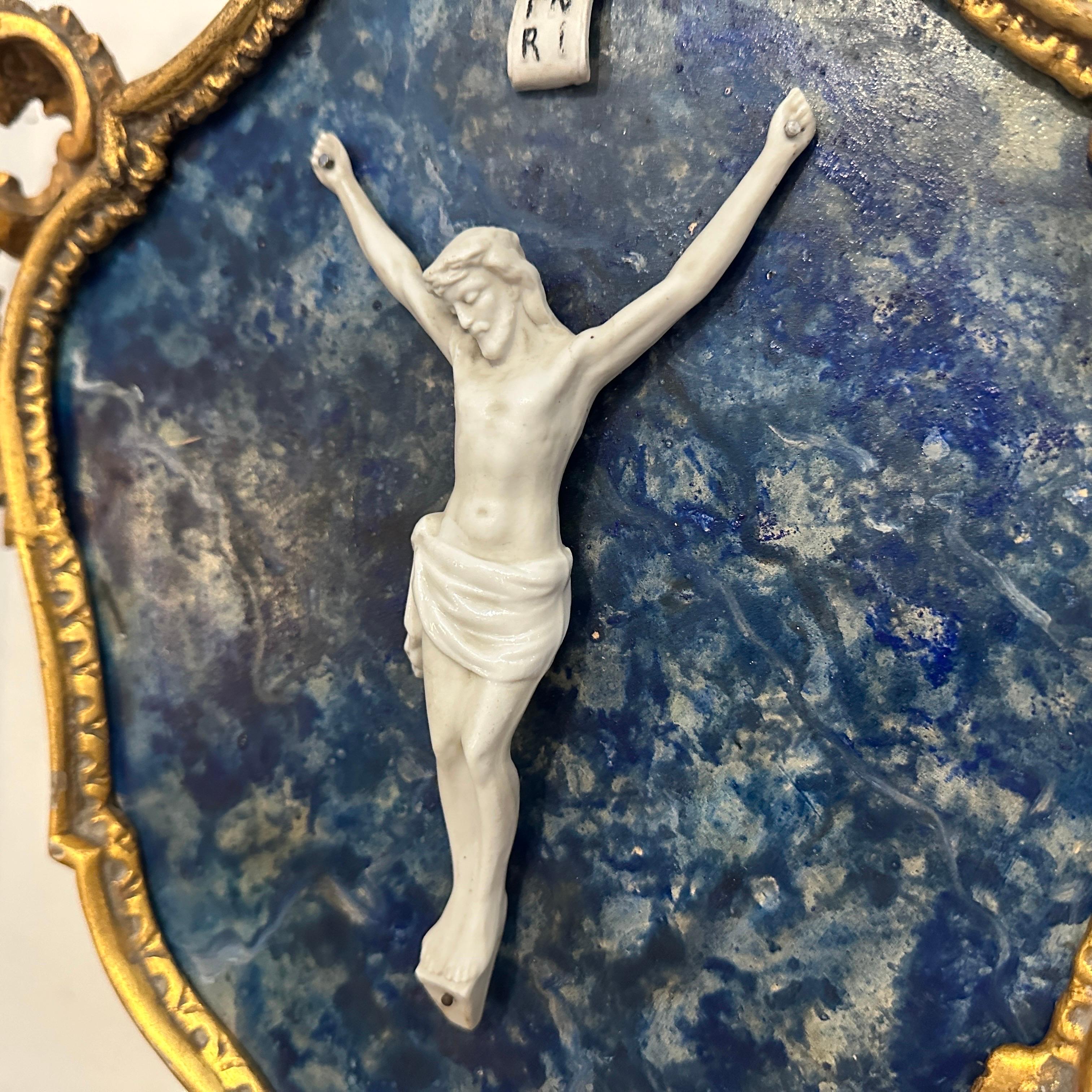 A Baroque Style Gilded Wood Box Frame Displaying a White Porcelain Christ For Sale 10