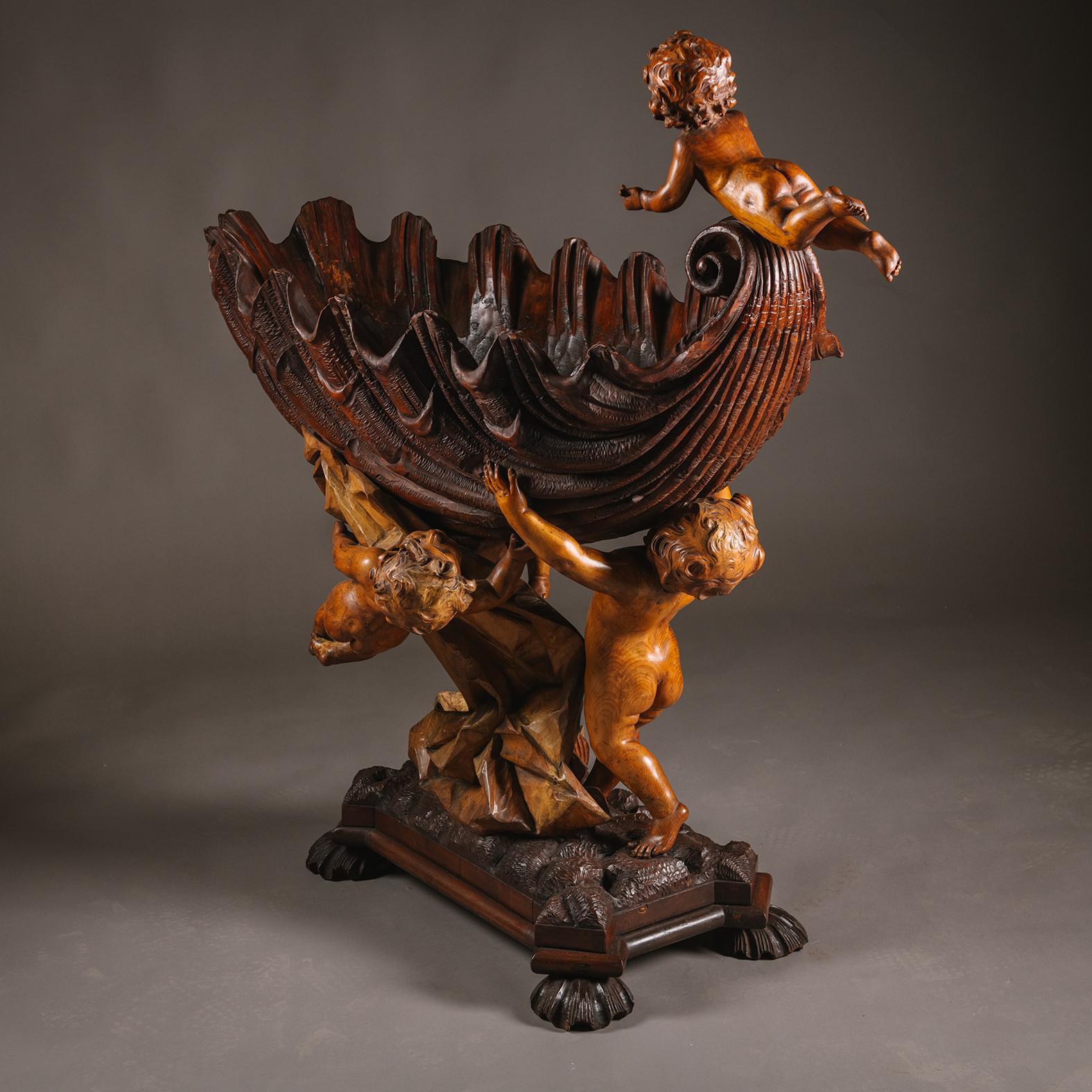 Néo-Renaissance dle sculpturale en bois sculpté de style baroque en vente