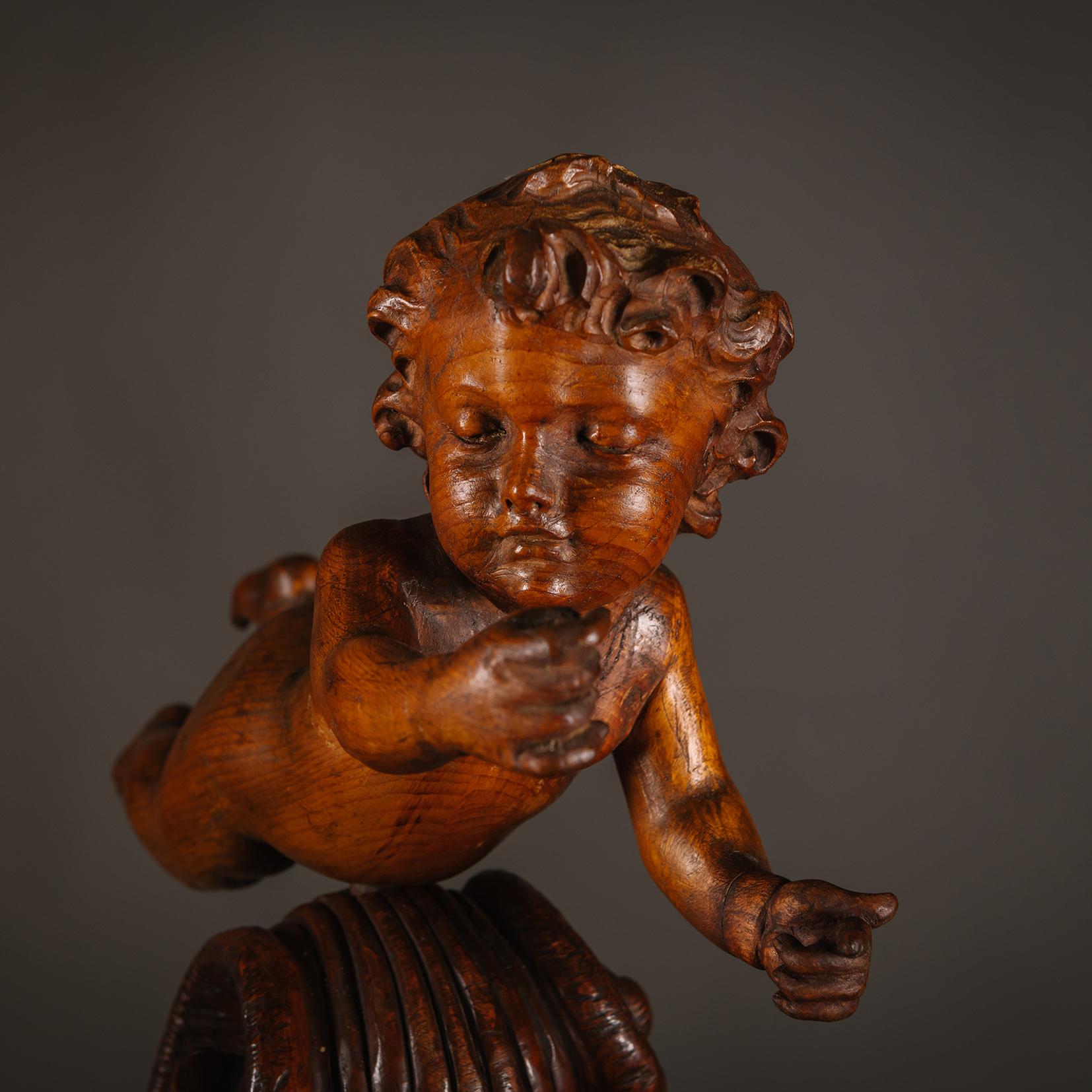 Sculpté à la main dle sculpturale en bois sculpté de style baroque en vente