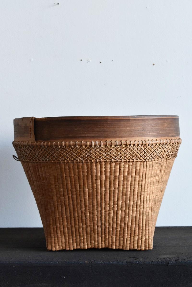 Basket Woven from Old Japanese Actinidia Polygama and Bamboo/Showa Era/Mingei 1
