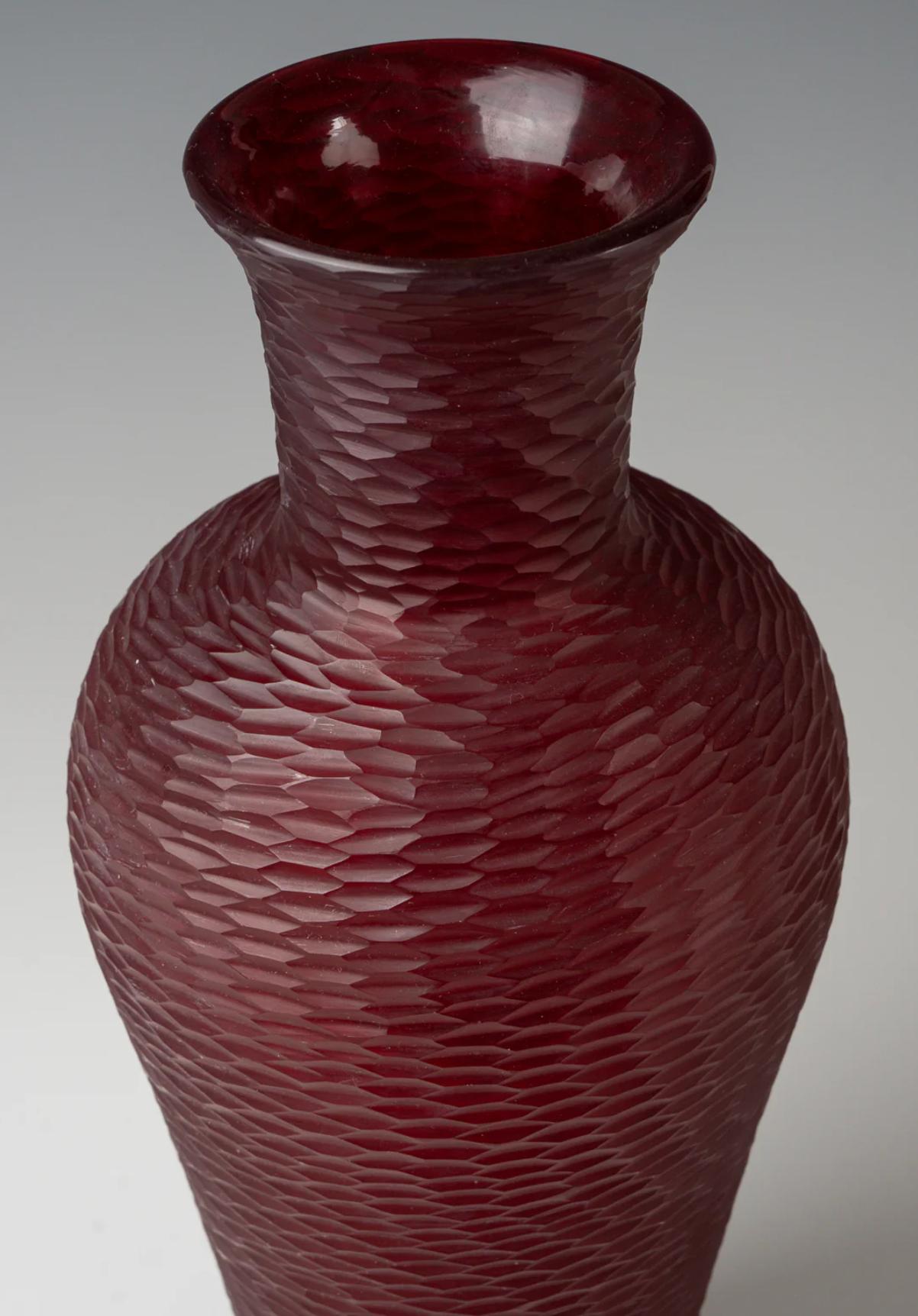 Italian A 'battuto' glass vase by Carlo Scarpa for Venini, circa 1940 For Sale