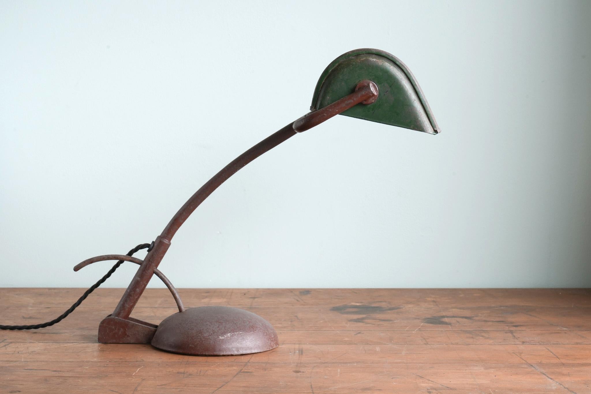 Européen Une lampe de bureau de l'époque du Bauhaus en vente