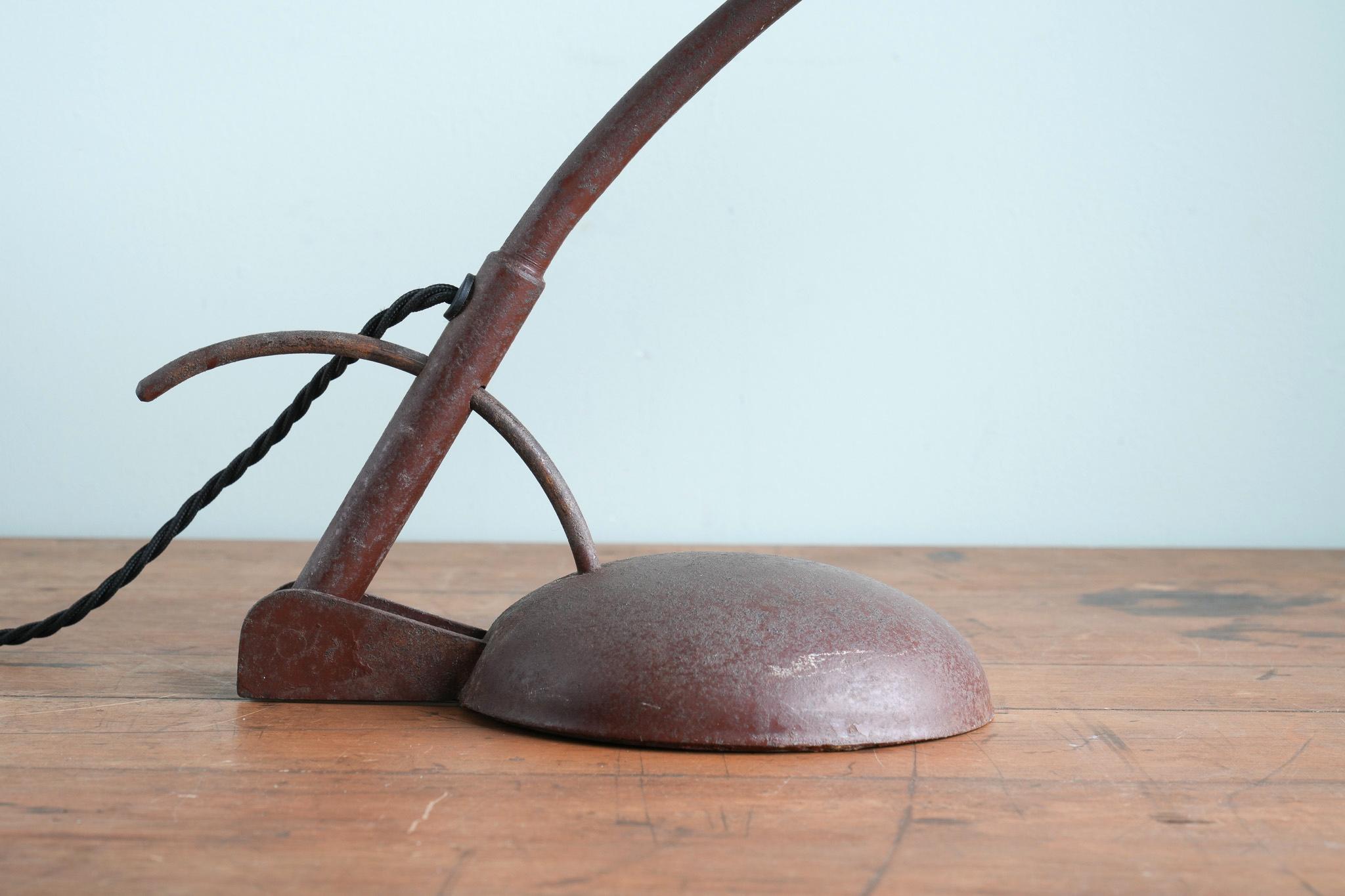 Une lampe de bureau de l'époque du Bauhaus Bon état - En vente à Conwy, GB