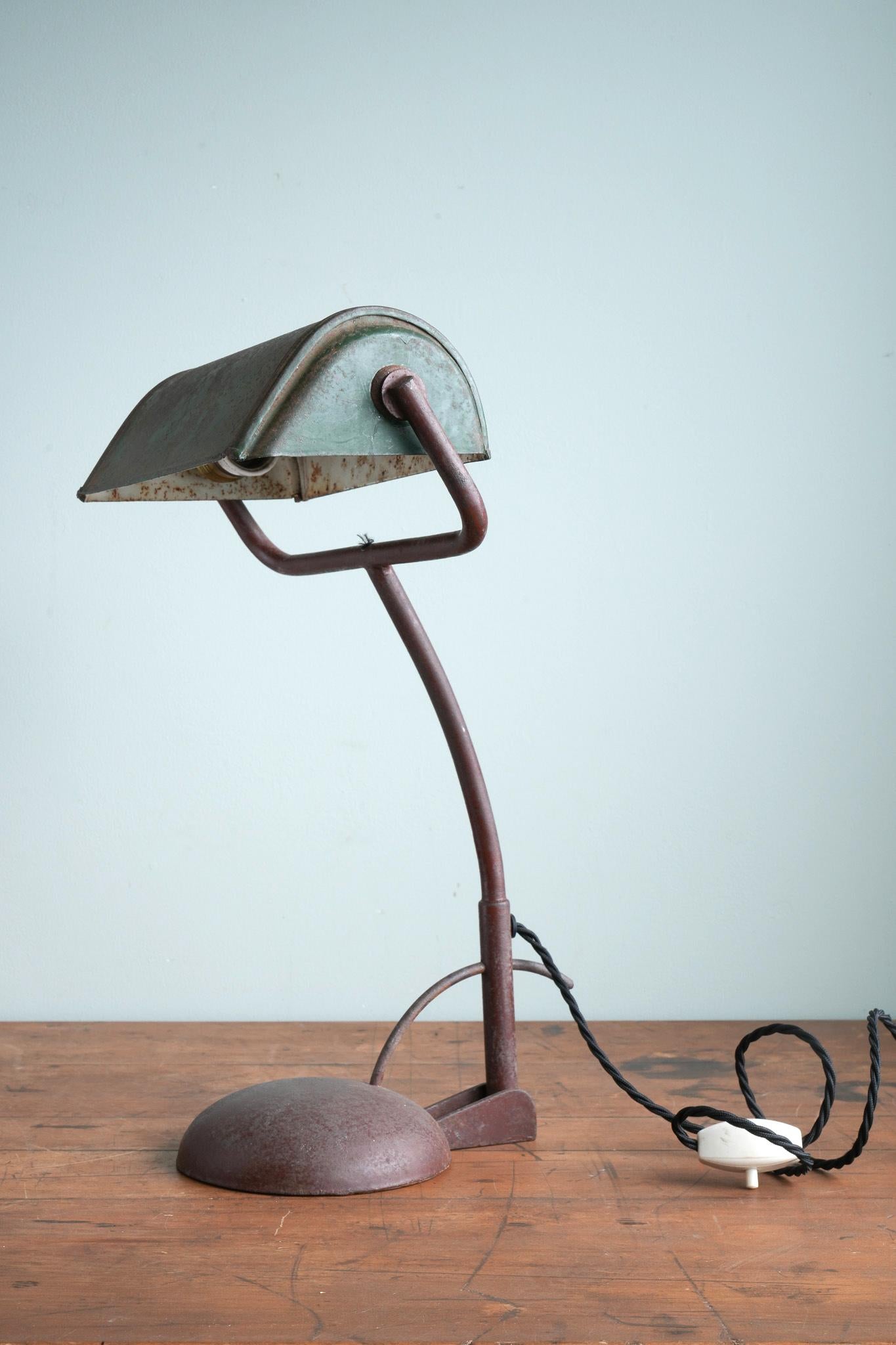 Une lampe de bureau de l'époque du Bauhaus en vente 2