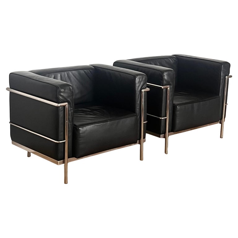 A Bauhaus pair of repro Lc2 Club Chairs by Le Corbusier, 20th