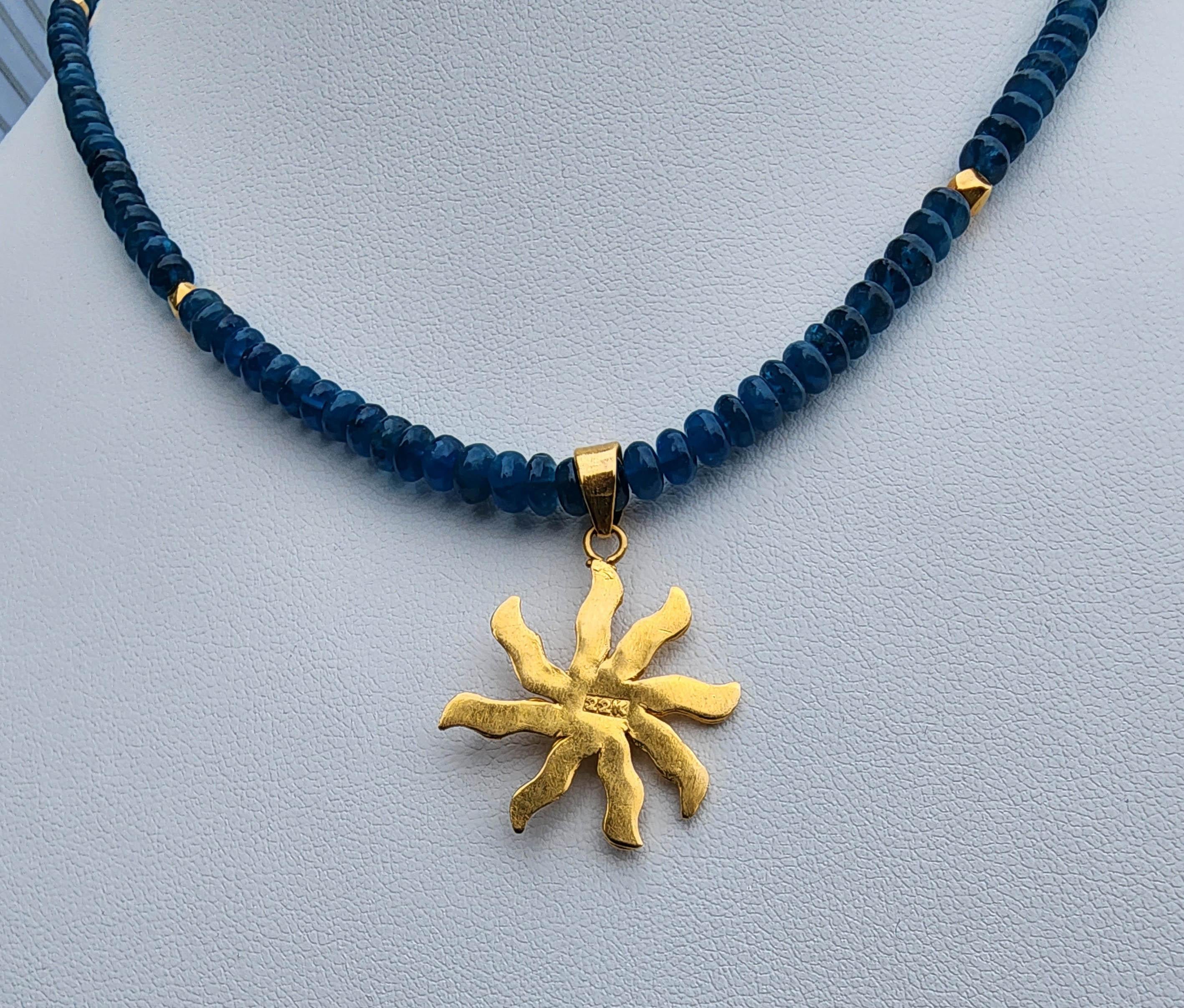 Perlenbesetzte blaue Fluorit-Halskette von 20 Zoll mit einem Gold-Anhänger „22kt“  Damen im Angebot