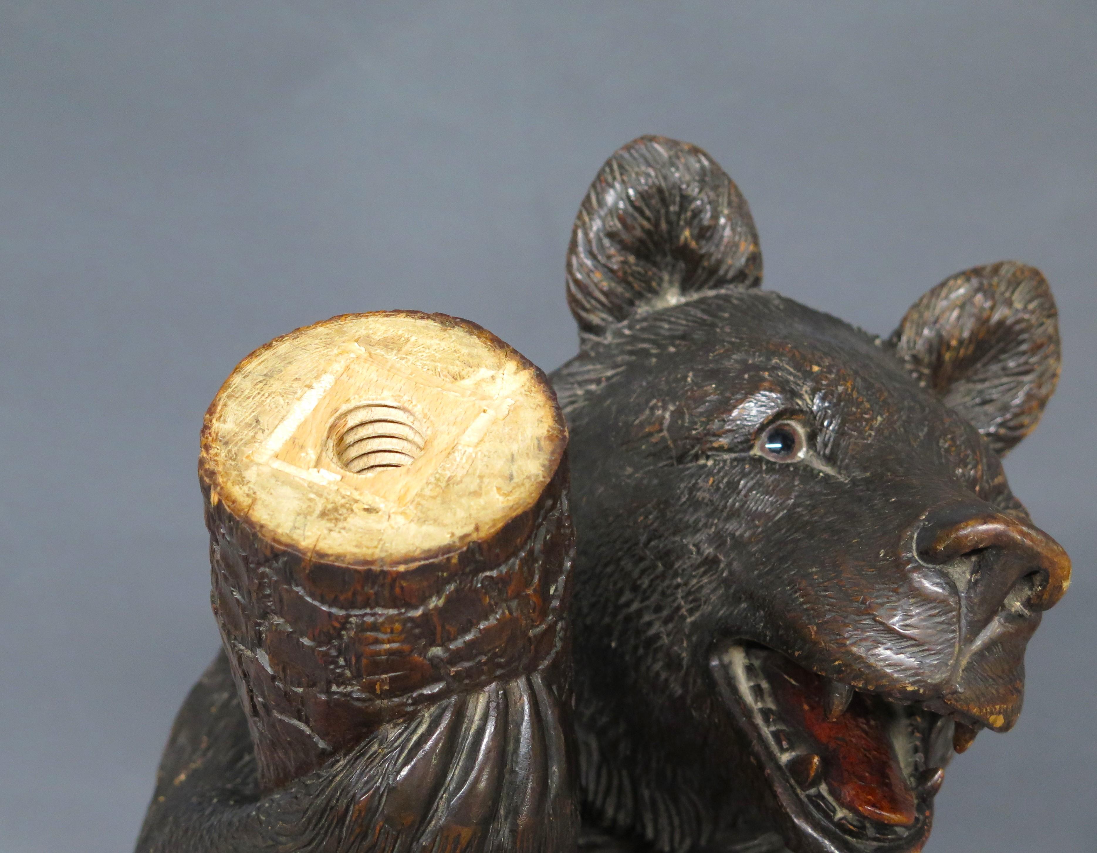 Stand en forêt noire de Brienz, magnifiquement sculpté à la main, avec une maman ours et son ourson en vente 11