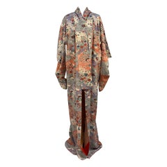 Retro A beauful full length 1980s kimono with floral design