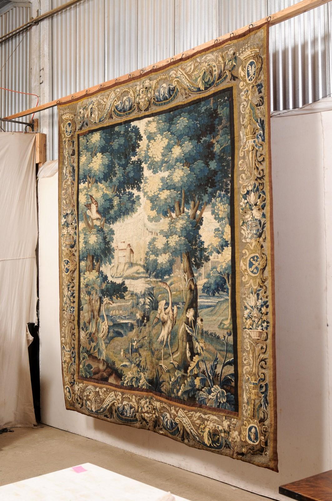 Magnifique tapisserie murale en Verdure Flemish tissée à la main du 18ème C. en vente 1