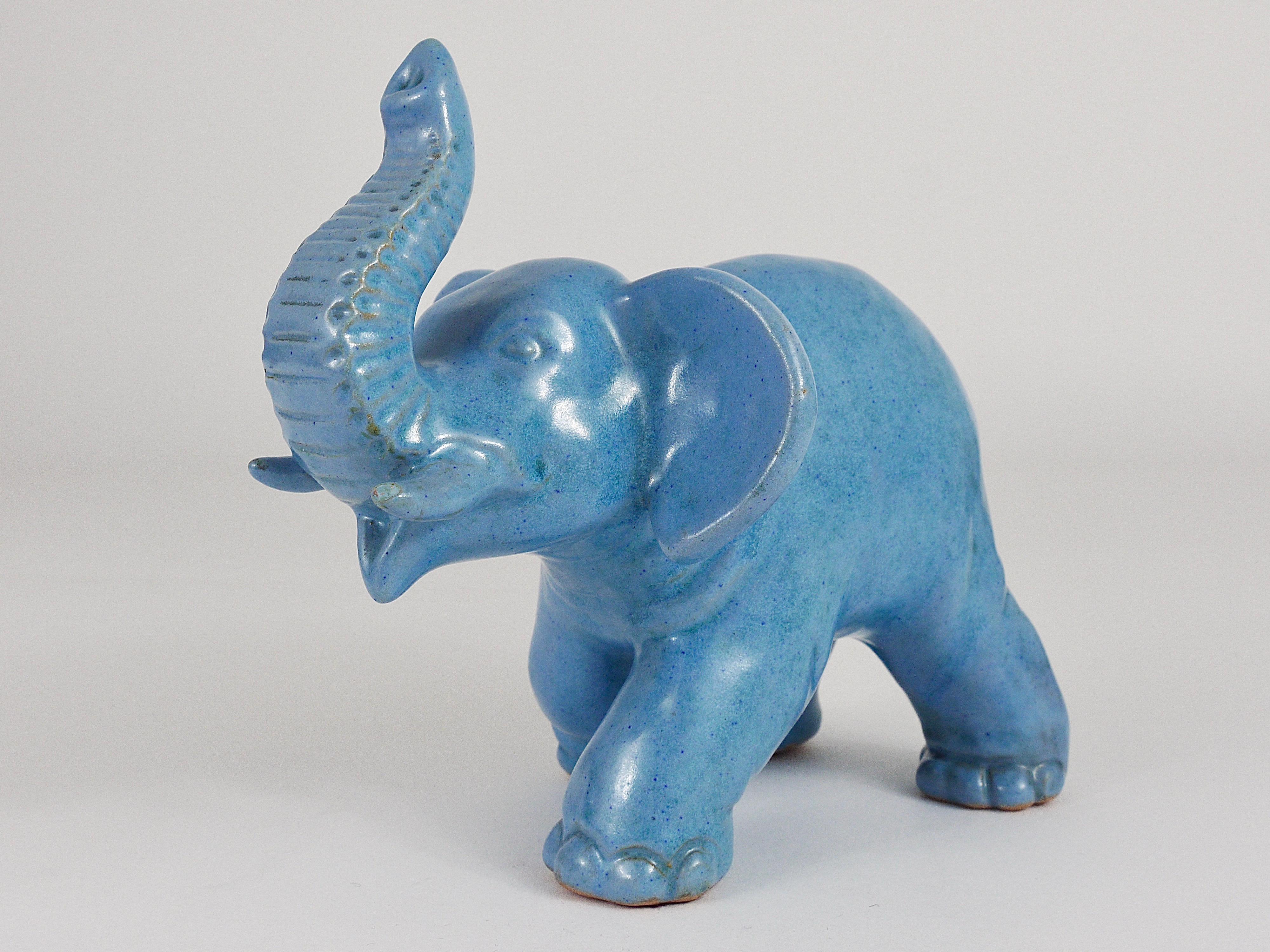 A lovely sculpture displaying a walking elephant. In the style of Walter Bosse. Hand-glazed, made of ceramic / terracotta in the 1950s by Gmundner Keramik, Austria. Very good condition, a very charming Austrian piece. Marked on its underneath.