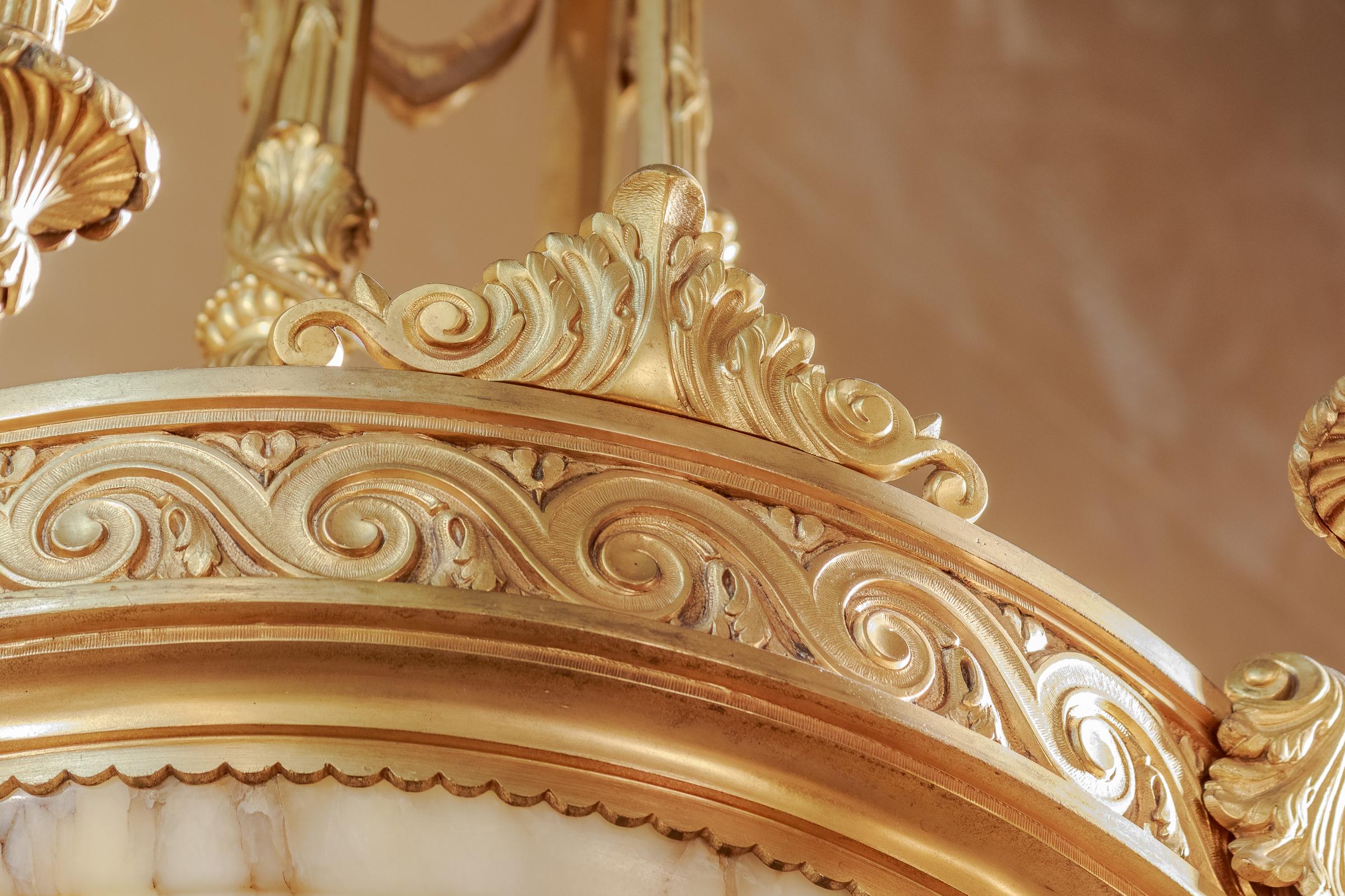 Beautiful 19th Century Alabaster and Gilt Bronze French Louis XVI Chandelier For Sale 4