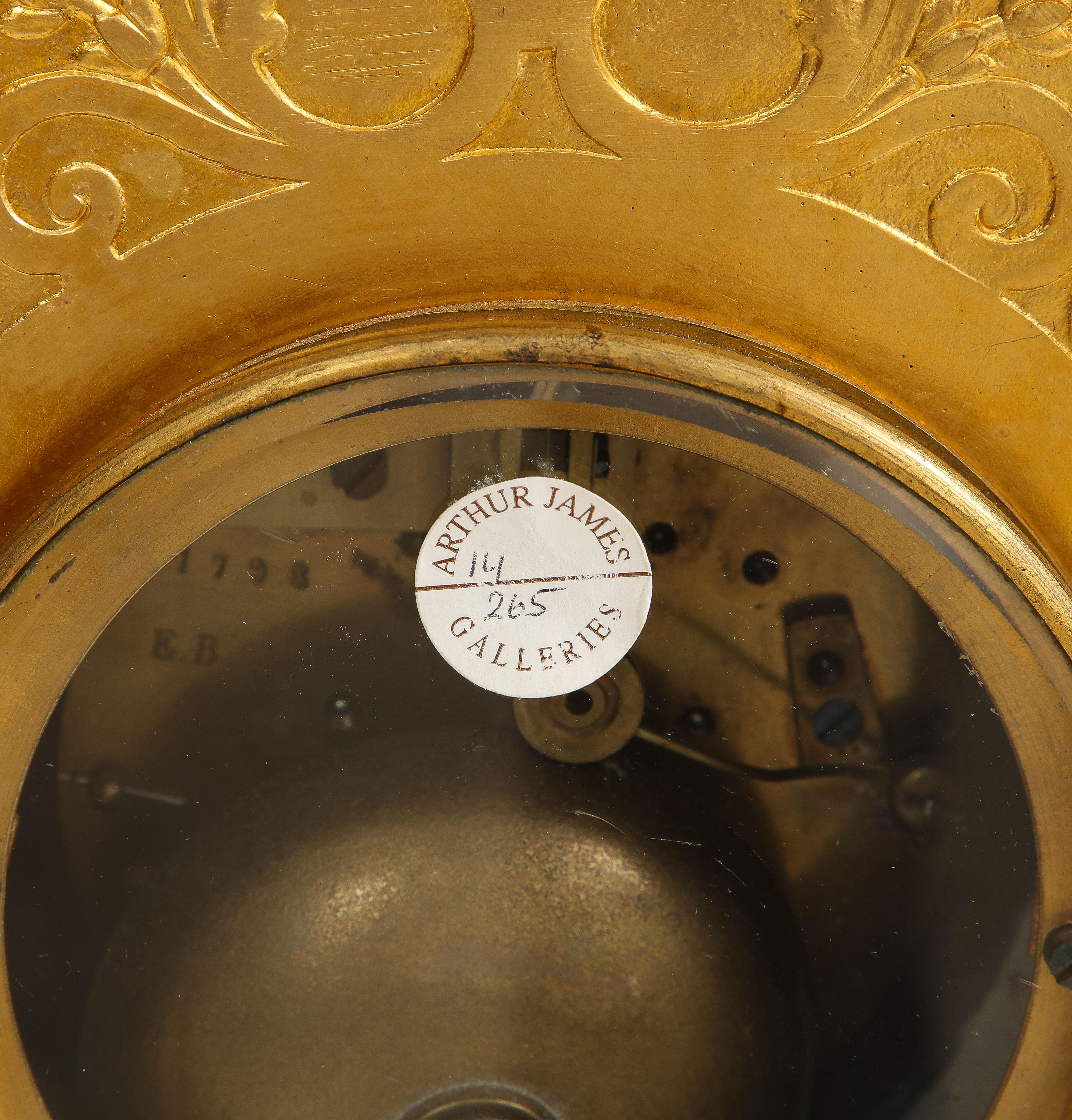 Magnifique horloge française du 19ème siècle en lapis-lazuli de style Louis XVI 9