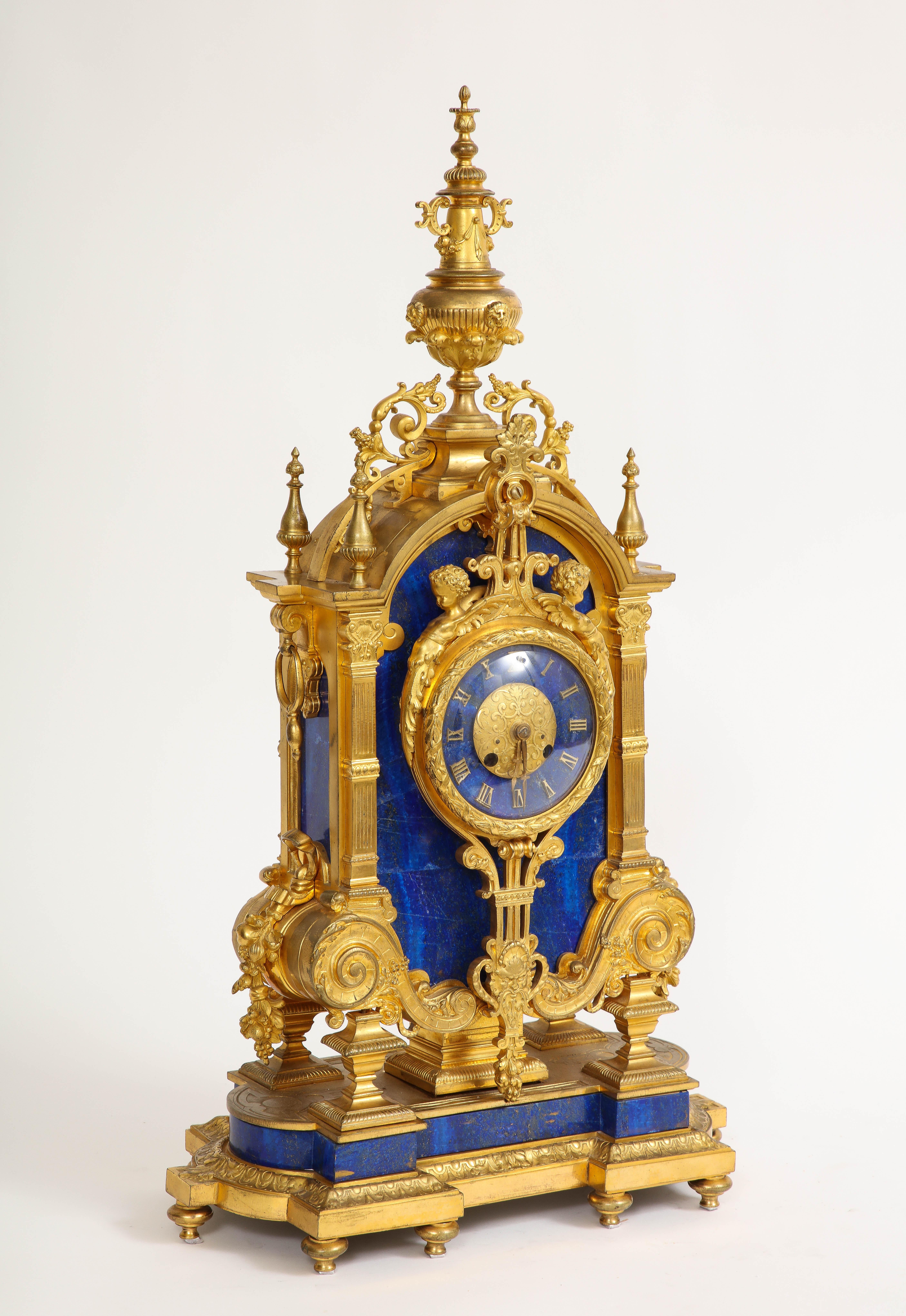 Schöne französische Goldbronze-Uhr aus Lapislazuli im Louis-XVI.-Stil des 19. Jahrhunderts (Louis XVI.)