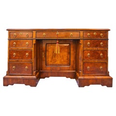 A beautiful 19th century Georgian walnut leather top desk .