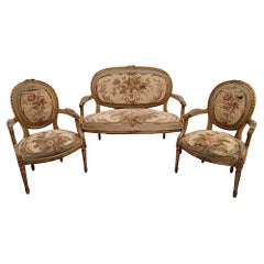 Una bellissima suite in legno dorato del XIX secolo