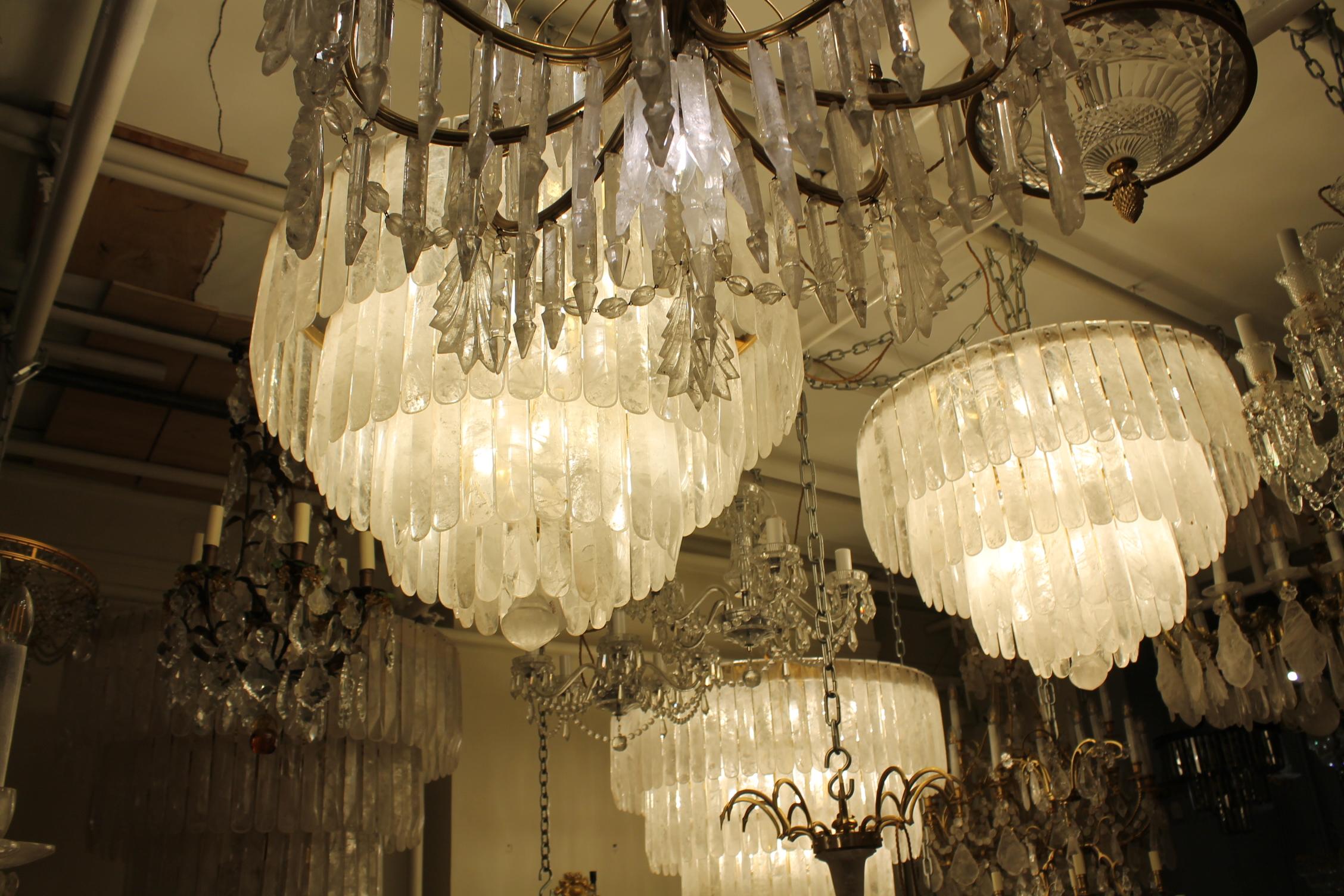 Un bellissimo lampadario a 4 livelli in cristallo di rocca in vendita 4